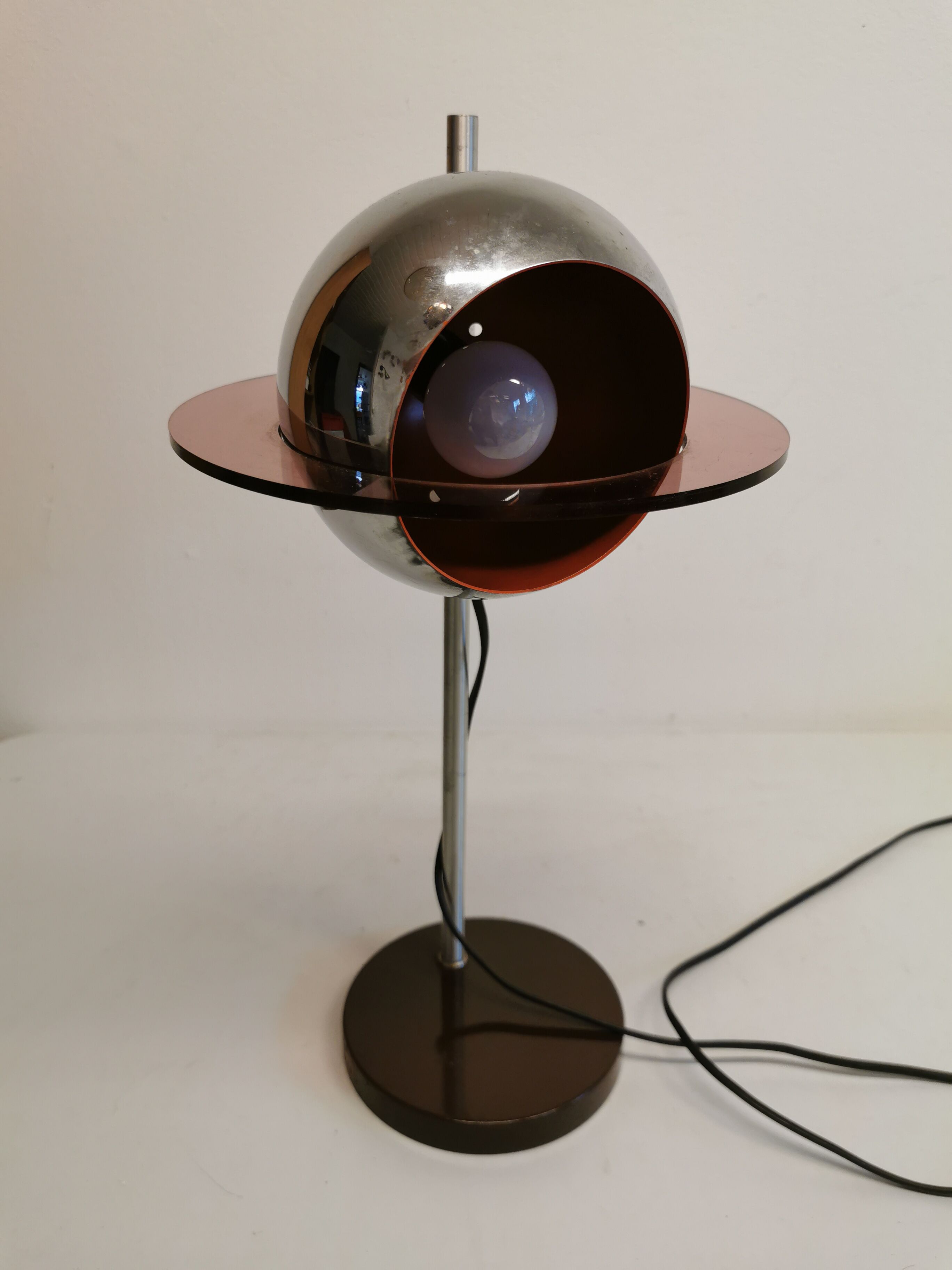 Lampe de table Space Age, en aluminium, métal et plexi plastique
