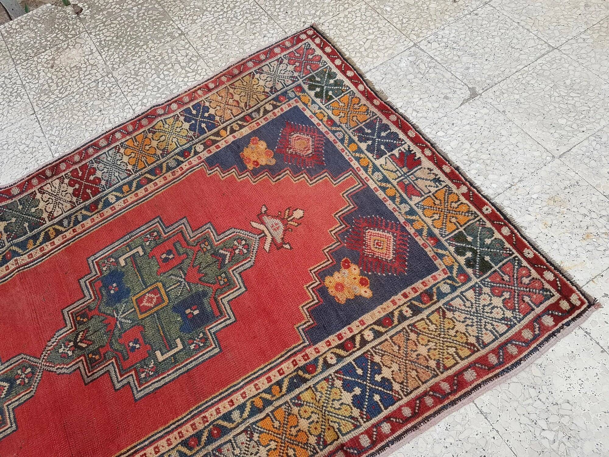 Vintage handmade Turkish rug 130x228 cm