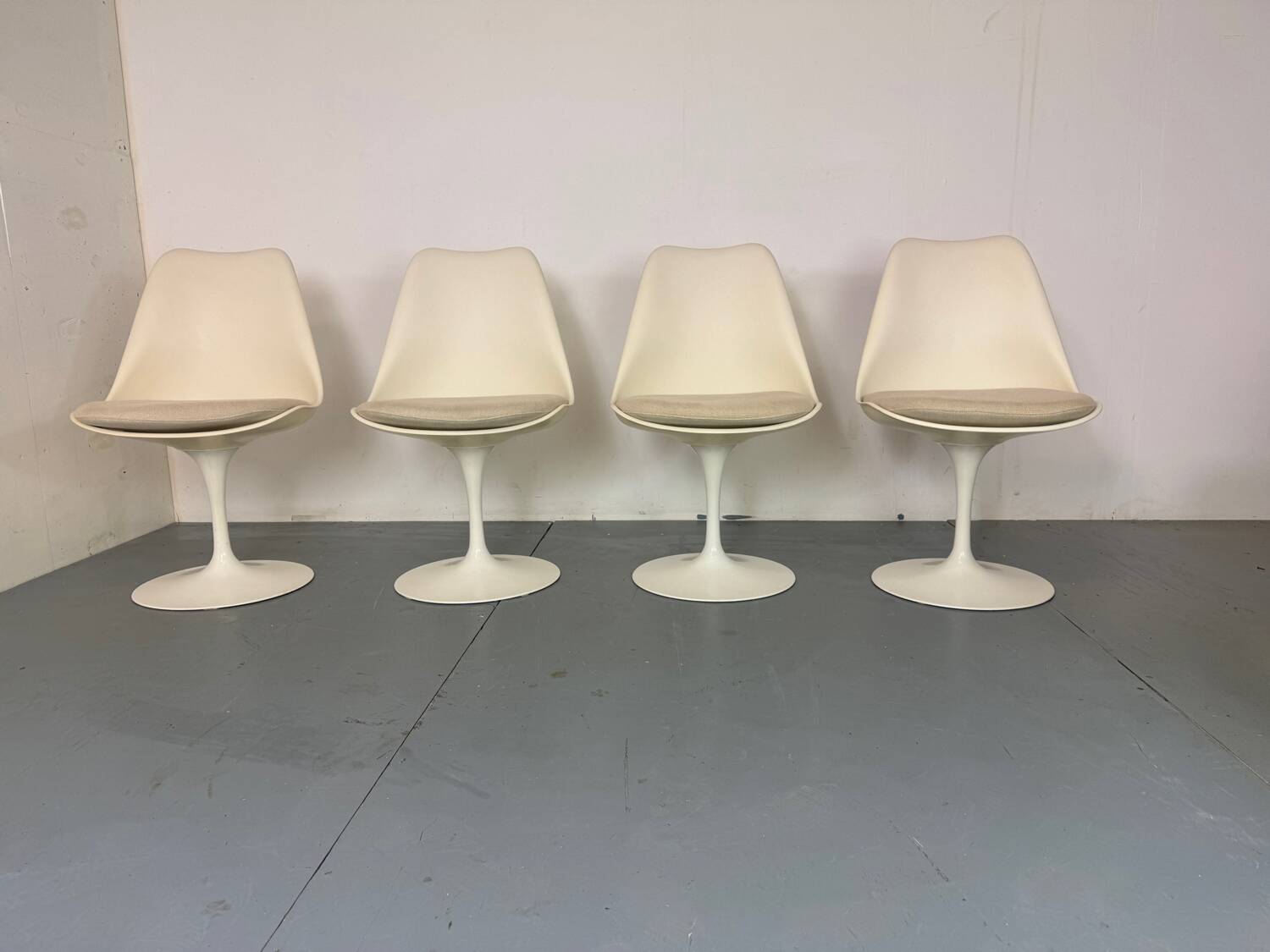 4 Mid-Century Modernist Space Age Tulip Chairs by Eero Saarinen Knoll, 1960s