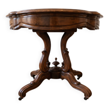 Oval walnut veneer coffee table in Classic style.