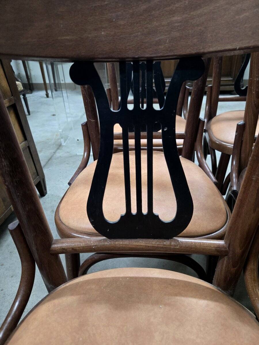 Set of 6 vintage curved wooden chairs, adorned with an elegant black lyre-shaped backrest.