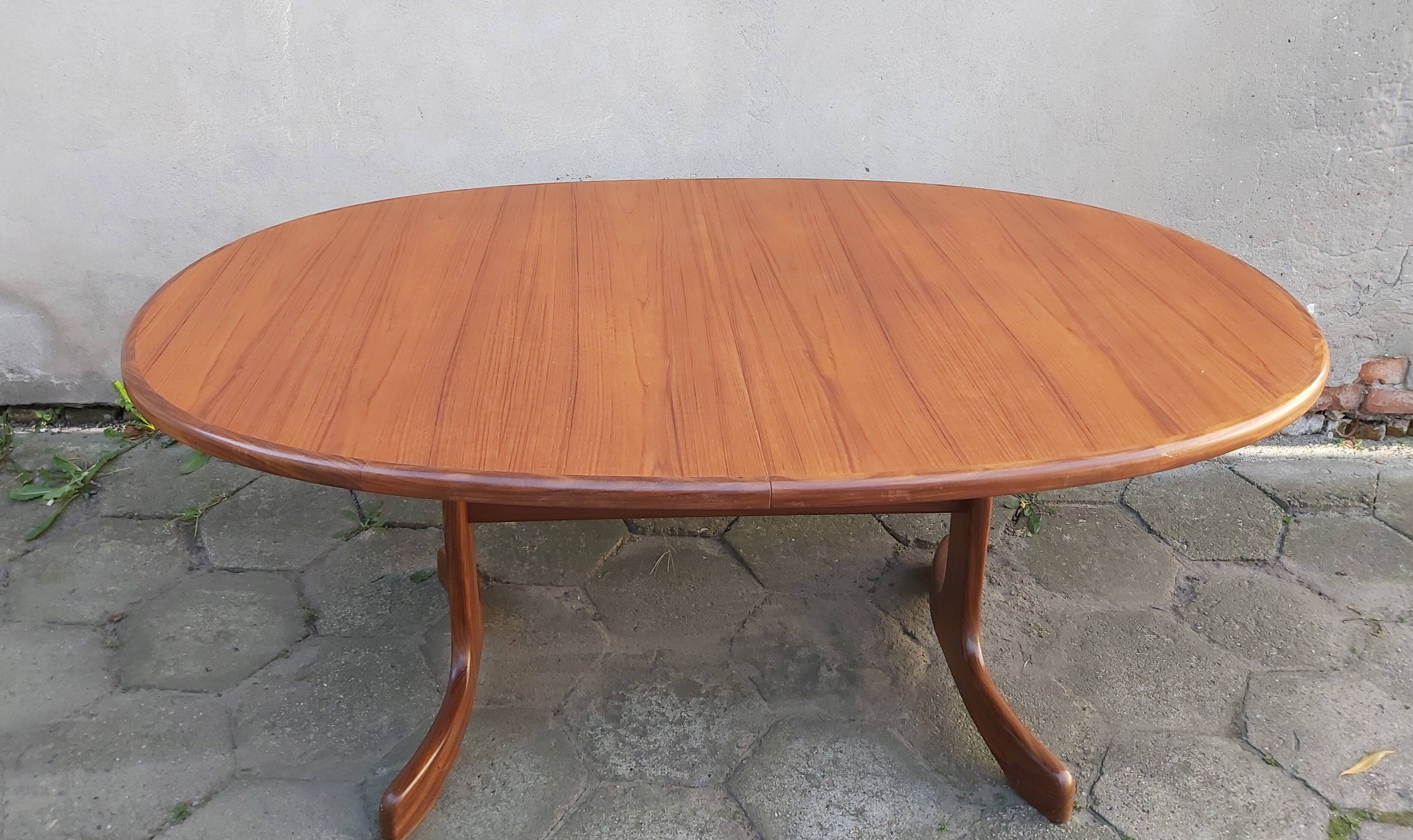 Extendable table, designed by V. Wilkins, G-Plan, Great Britain, 1960s.