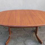 Extendable table, designed by V. Wilkins, G-Plan, Great Britain, 1960s.