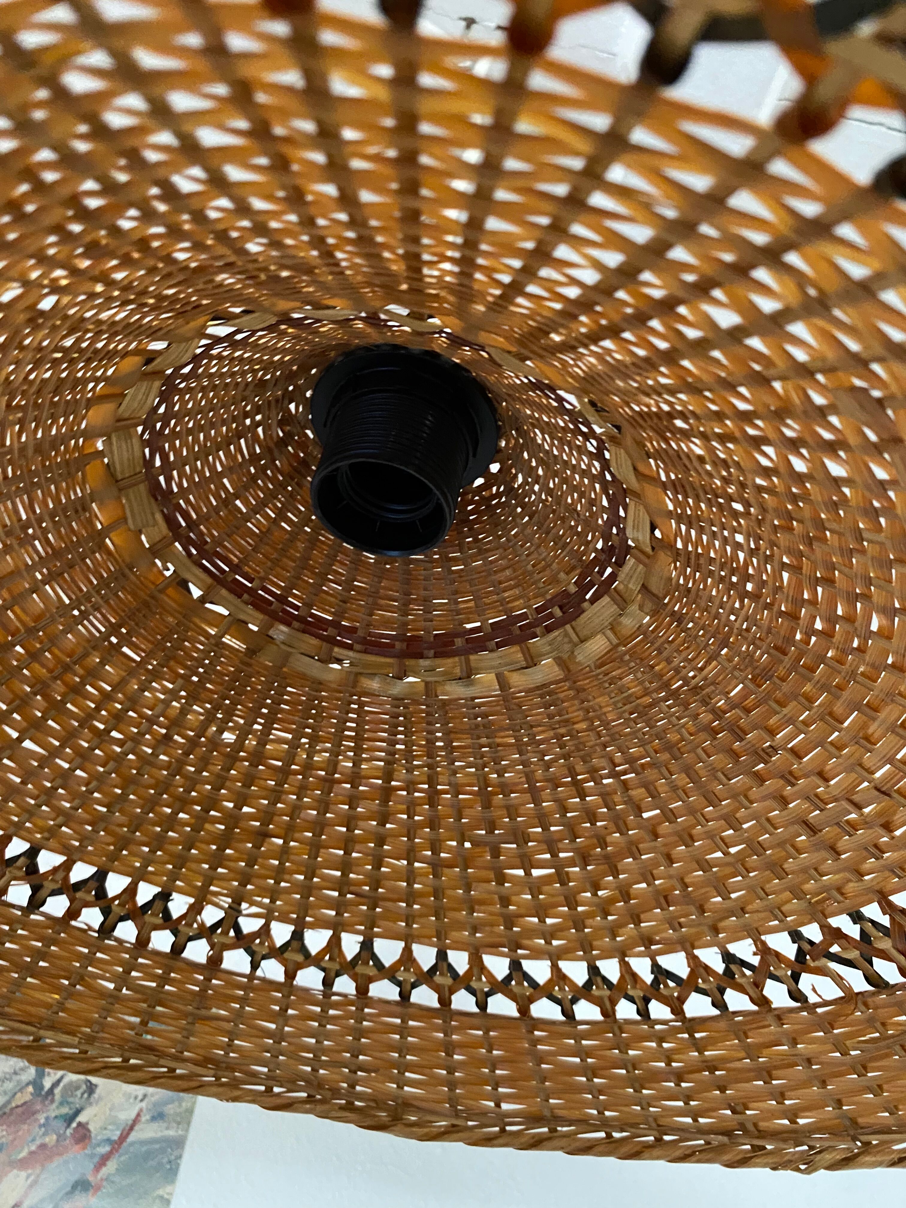 Vintage suspension in woven wicker