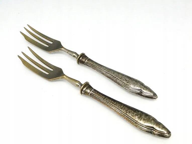 AA5 Pair of Silver Cake Forks 800