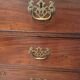 Mahogany chest of drawers, opening 5 drawers in 4 rows and fitted with brass handles.