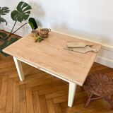 Table basse jaune en bois massif