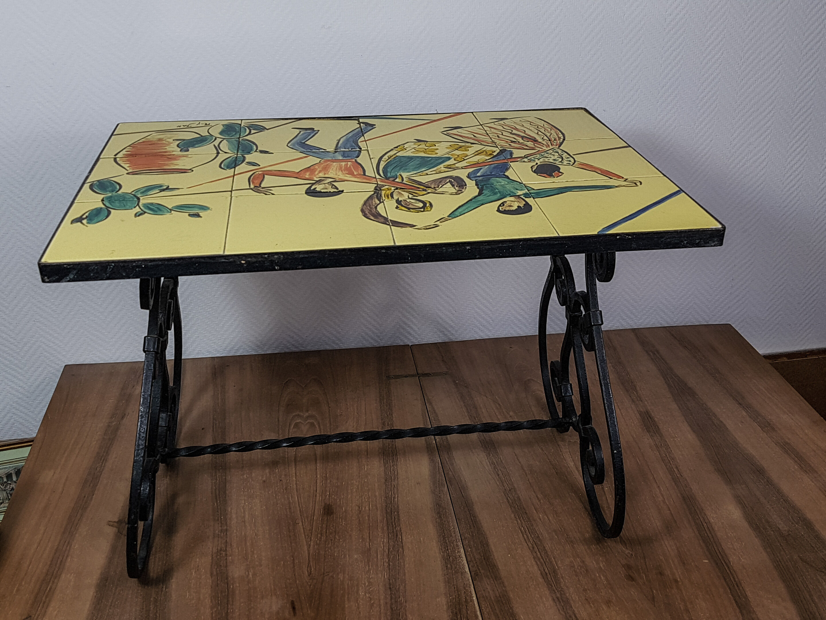 Wrought iron coffee table porcelain tray painted with a vintage Provencal scene 60s/70s