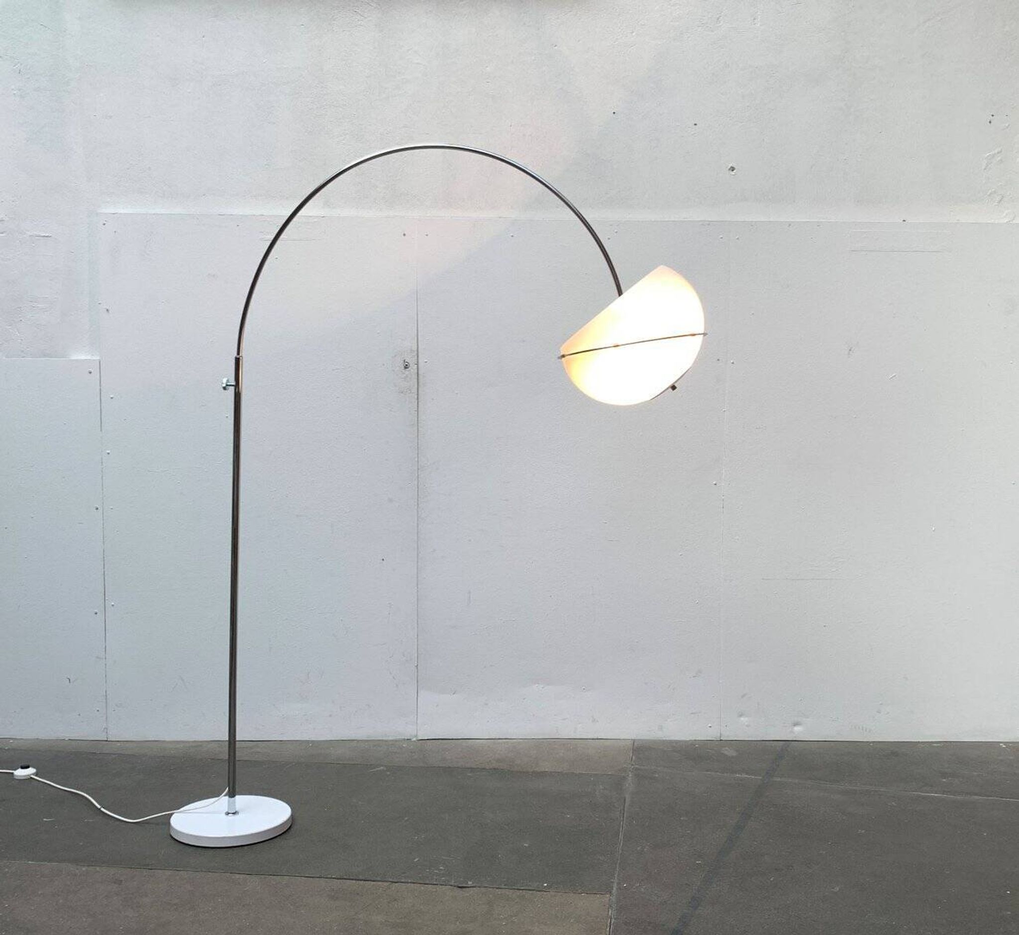 Lampadaire Arc Âge Spatial du Milieu du Siècle de Gepo, années 1960