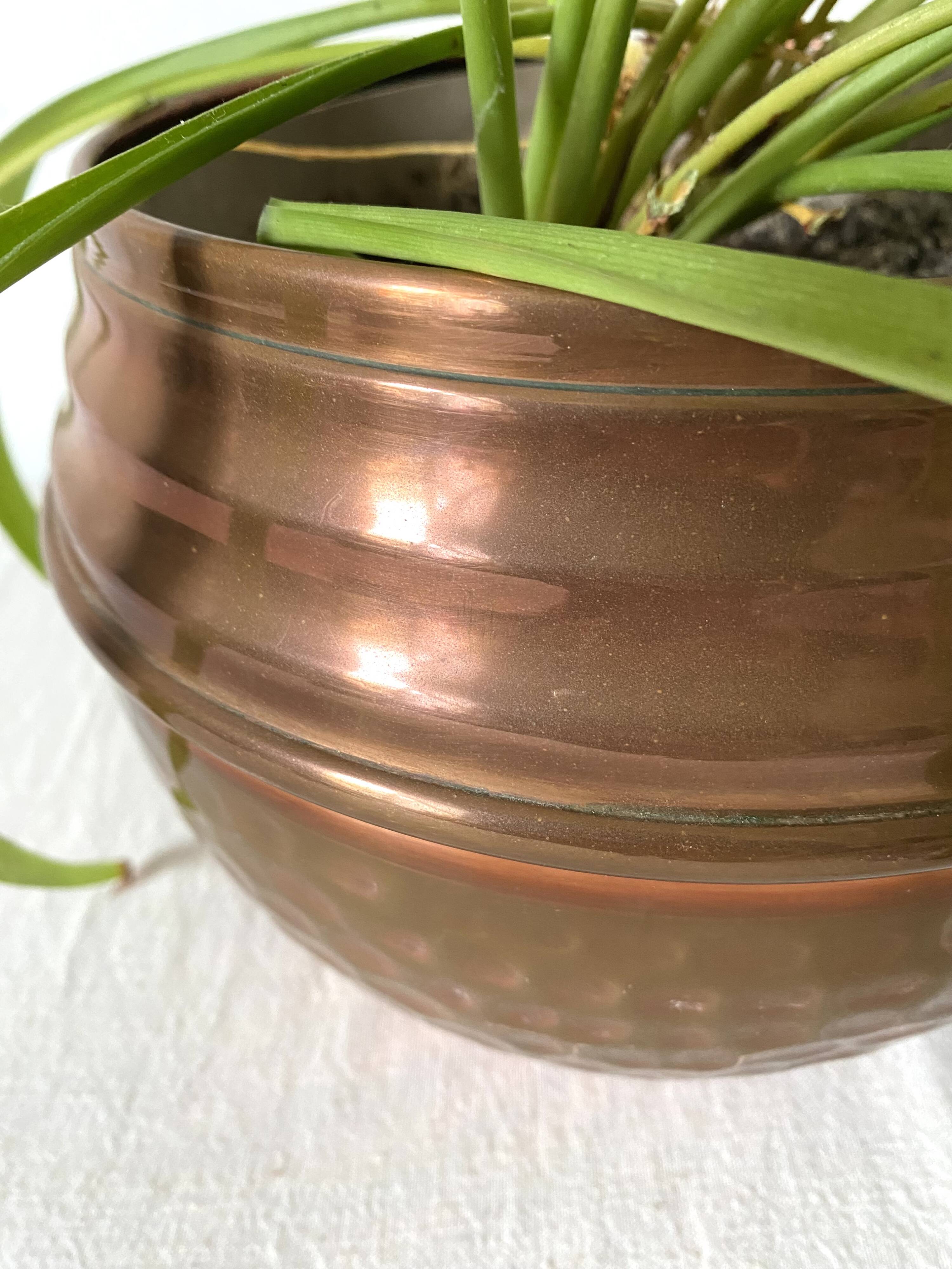 Villedieu hammered copper pot cover