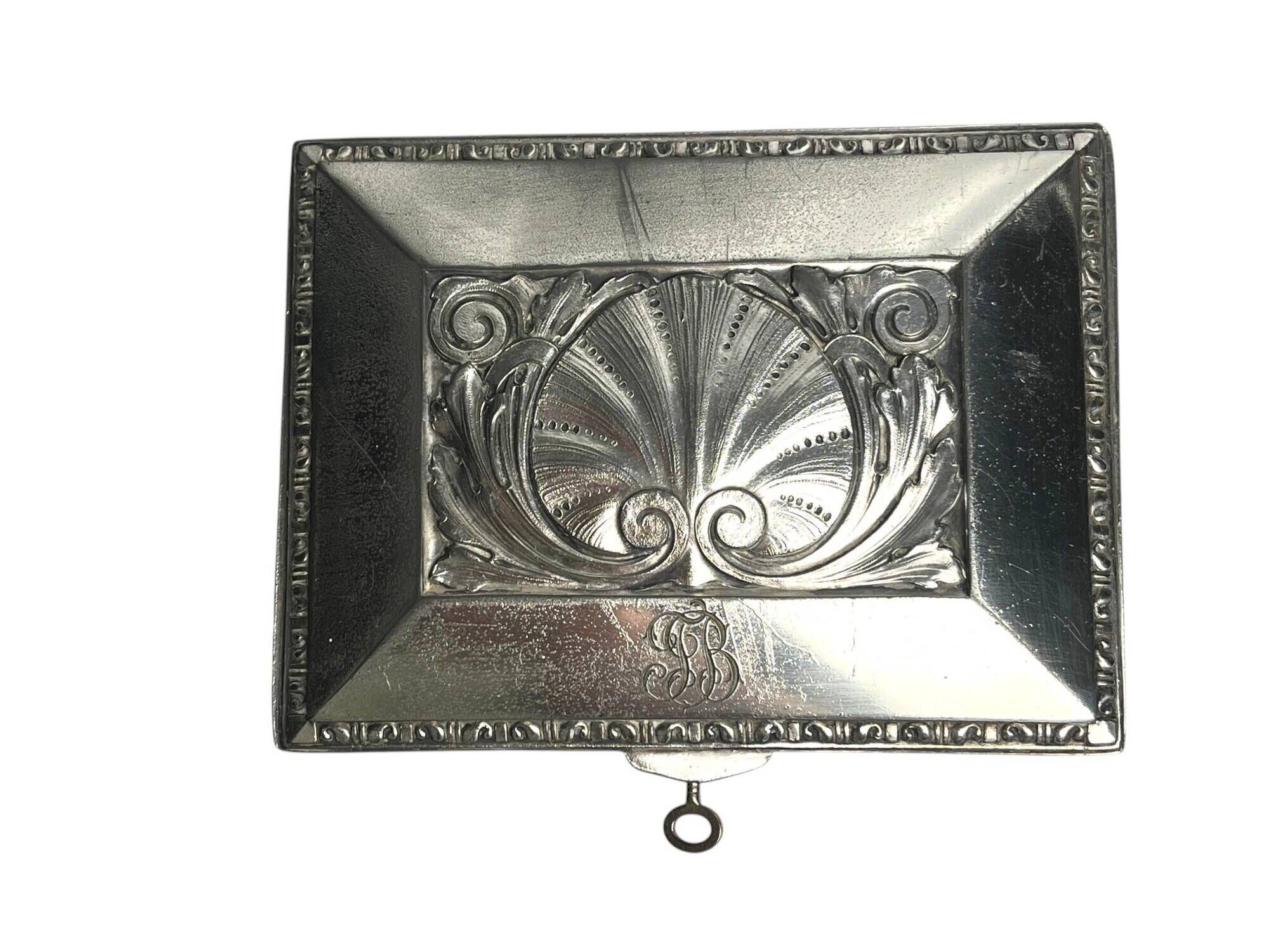 Silver-plated metal jewellery box with shell decoration, Kayser, 20th century.