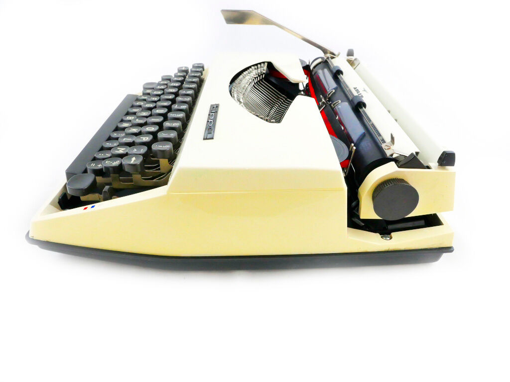Triumph Adler Tippa white typewriter