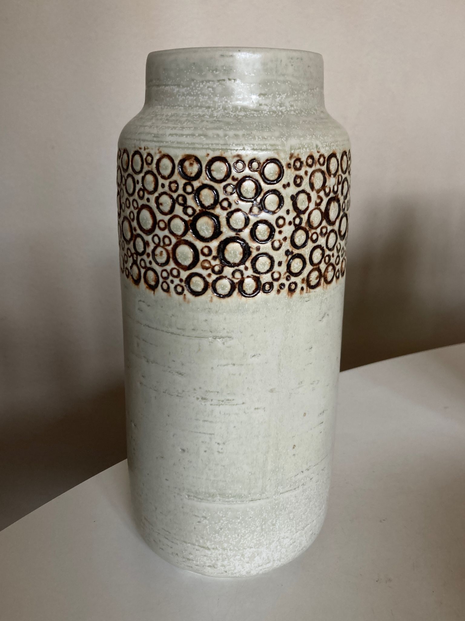 Product BHV Incised stoneware vase circles