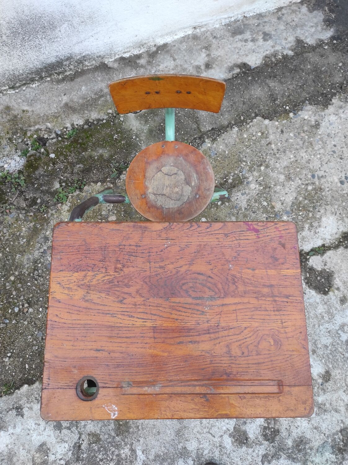 Old one-piece children's desk