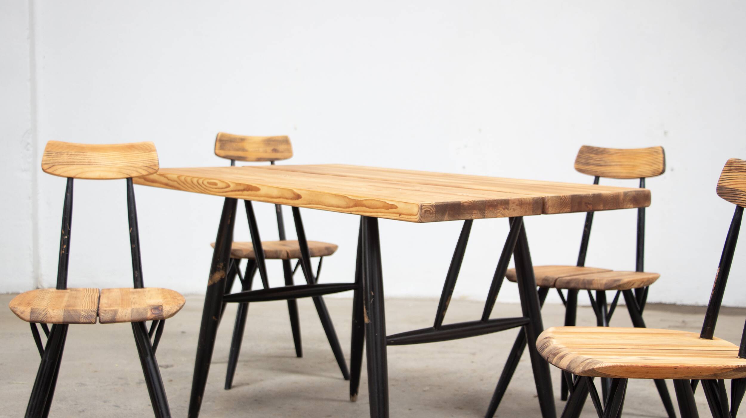 Pirrka table and chairs by Imari Tapiovaara for Laakan Puu