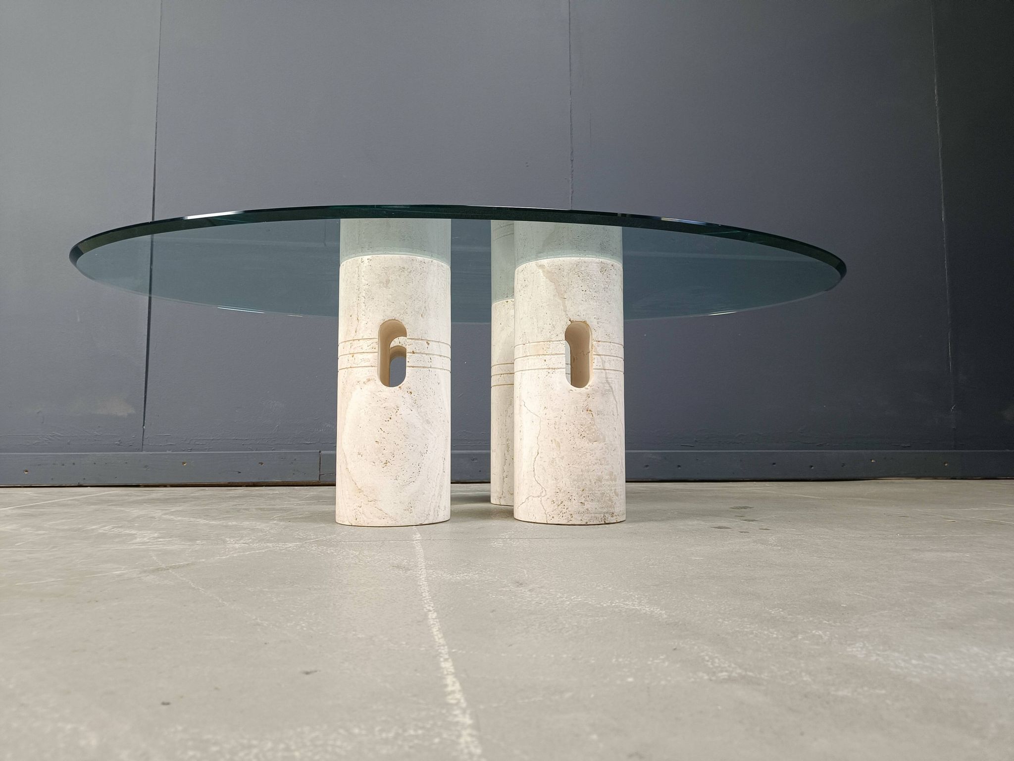Table basse vintage en travertin et verre, années 1970