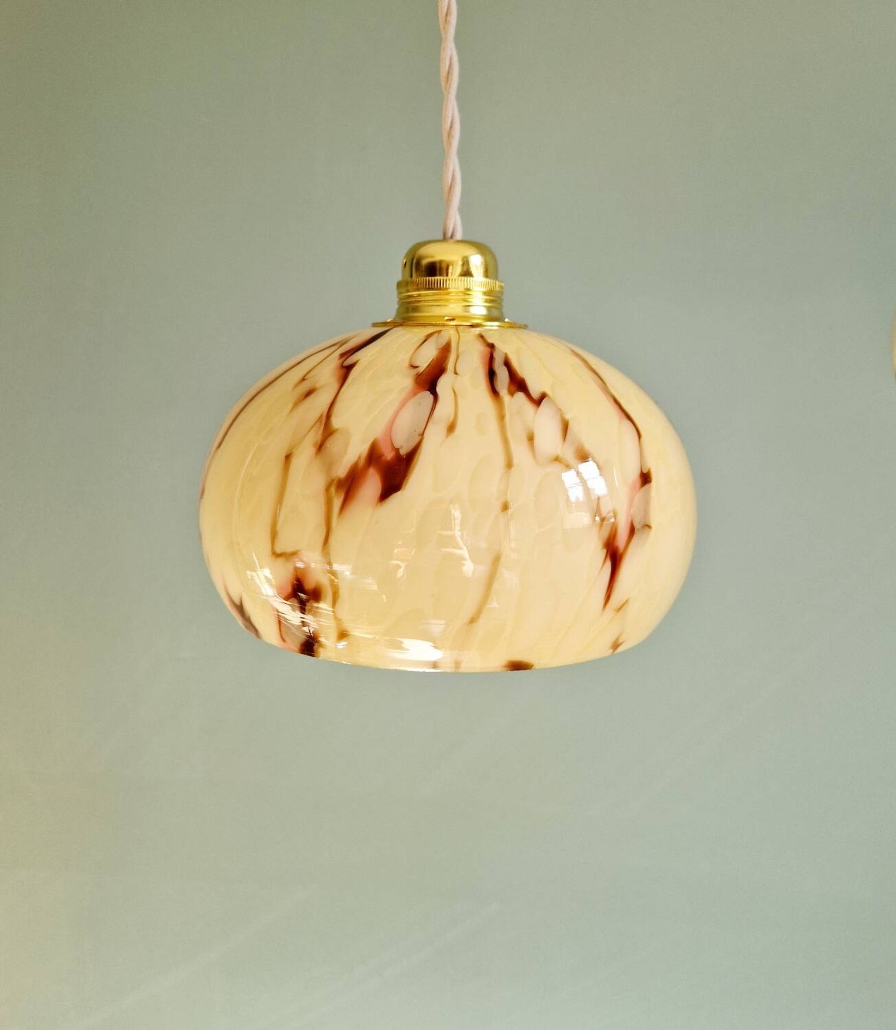 Trio of Art Deco pendant lights in marbled opaline glass, 1920s-30s