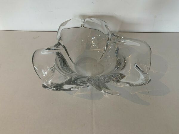 Centre de table en forme de feuille de la cristallerie de Lorraine XX siècle