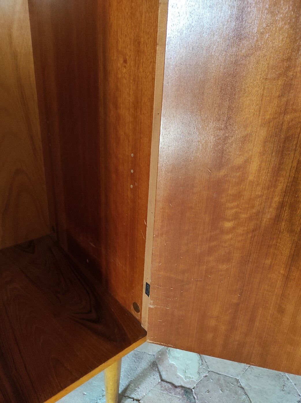 Armoire vintage