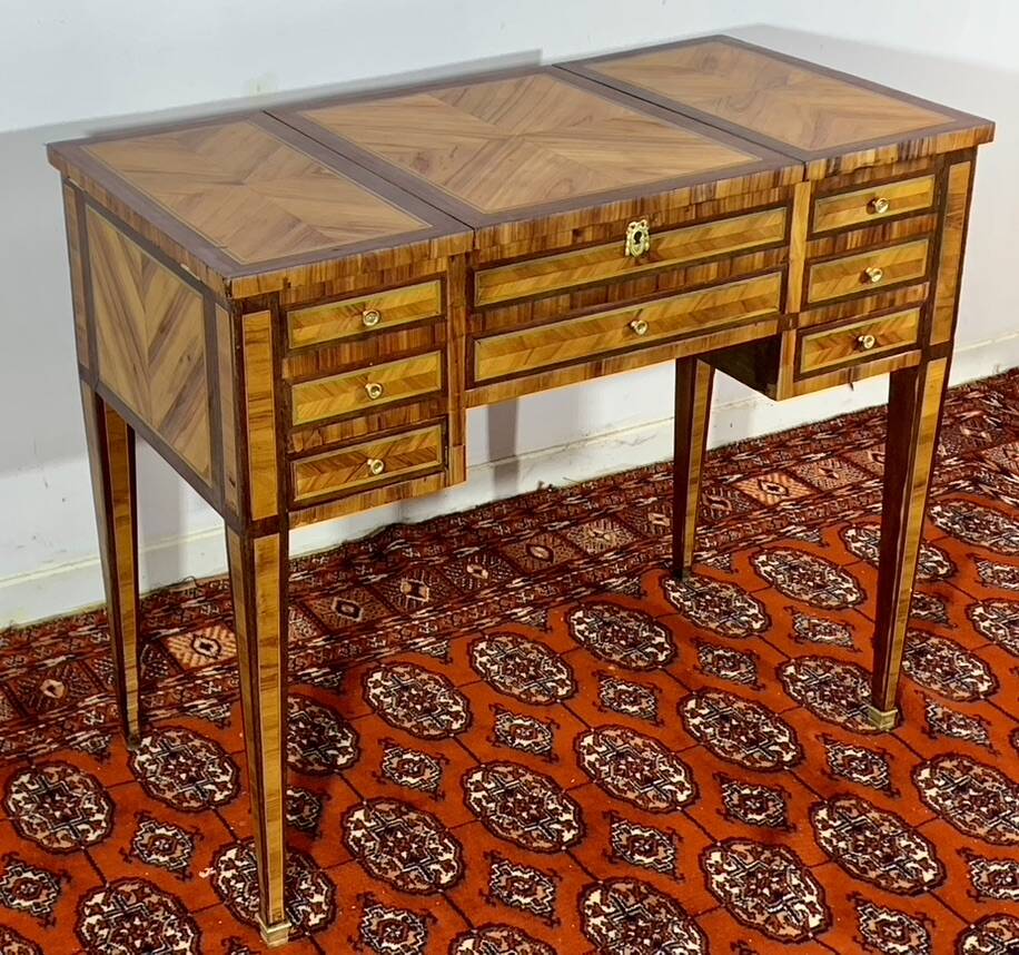 Louis XVI dressing table, rosewood and violet wood marquetry