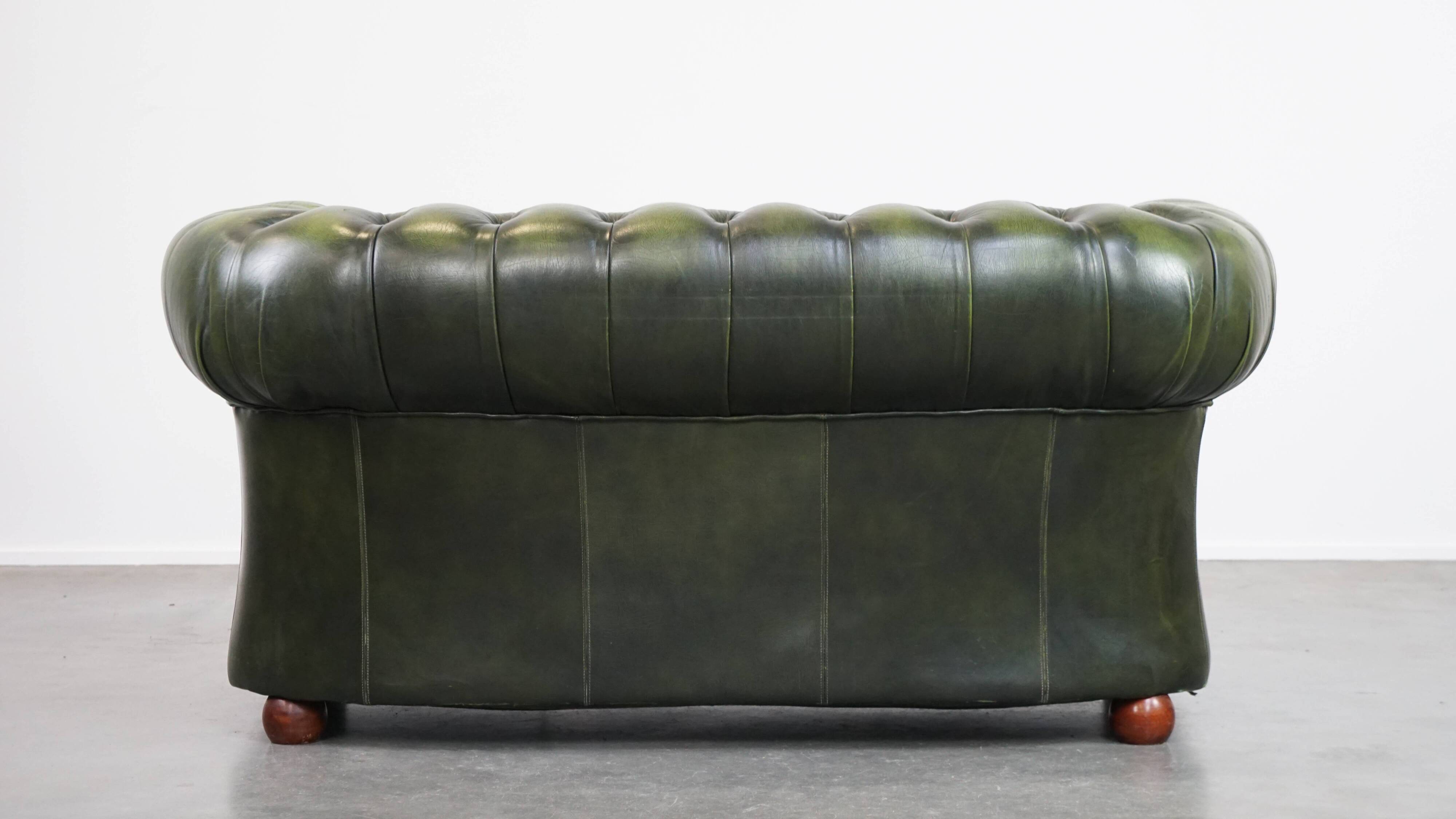 English Chesterfield 2-seater sofa in green cowhide leather
