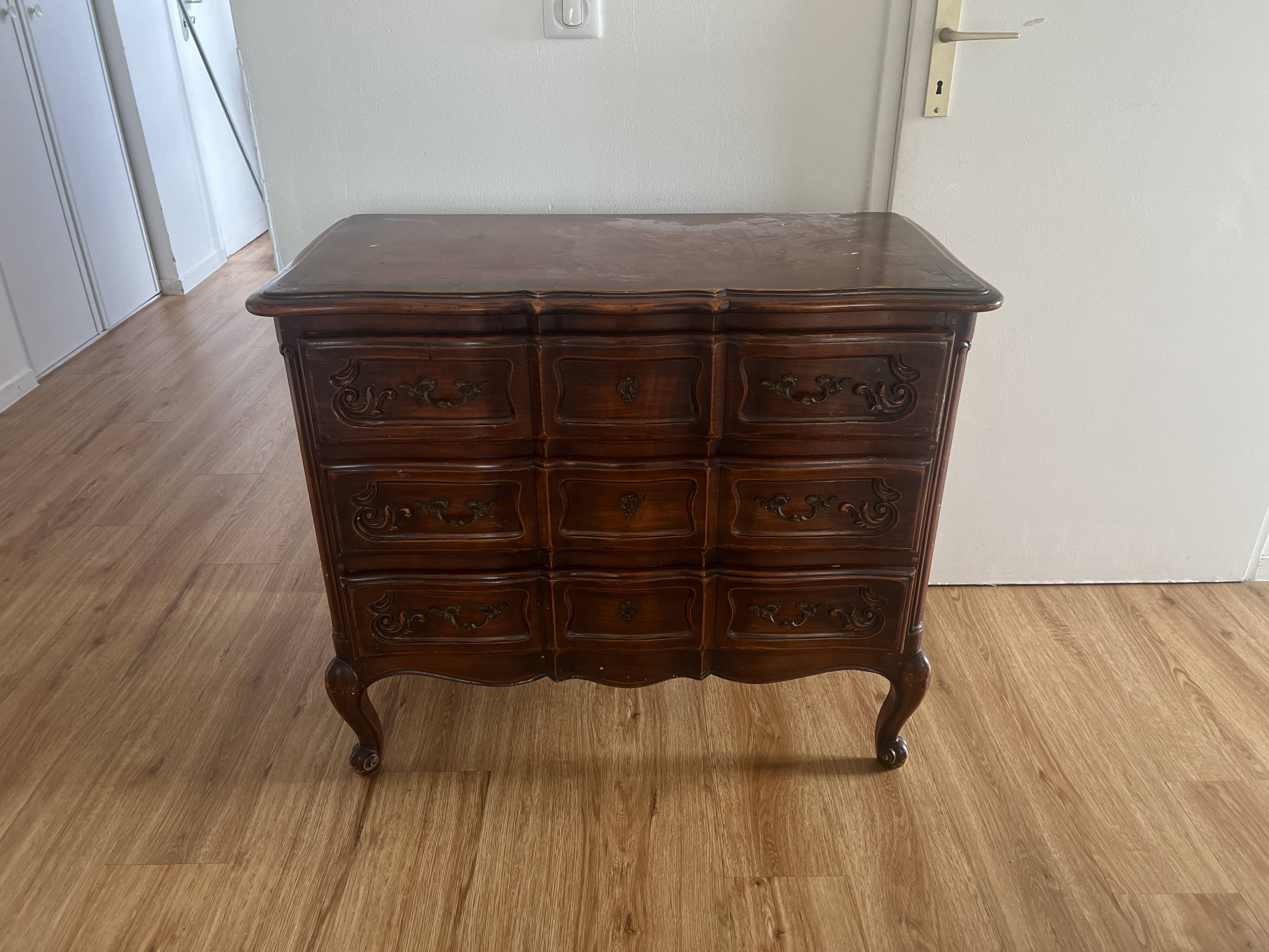 Commode style Louis XV