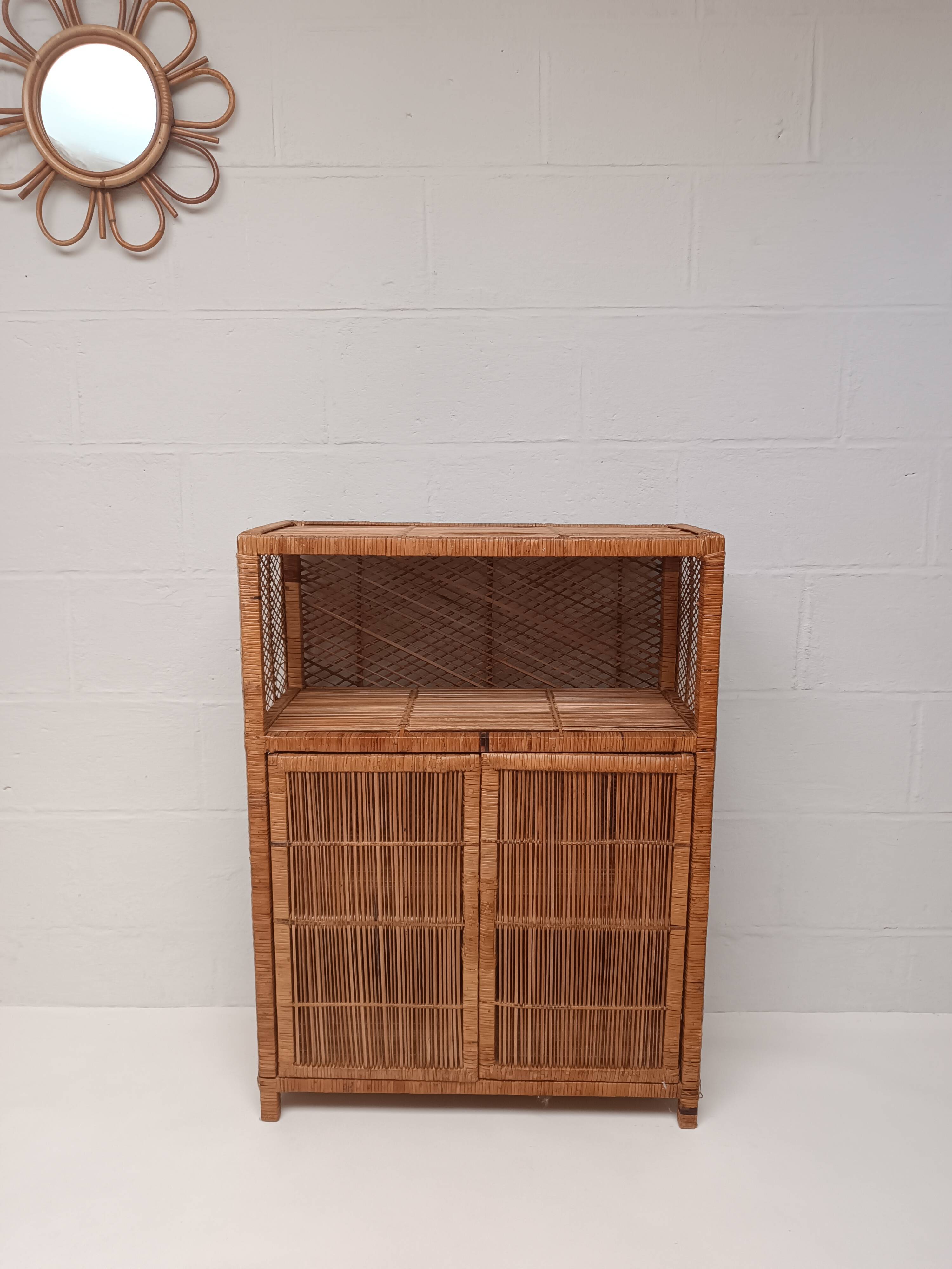Buffet rotin vintage
