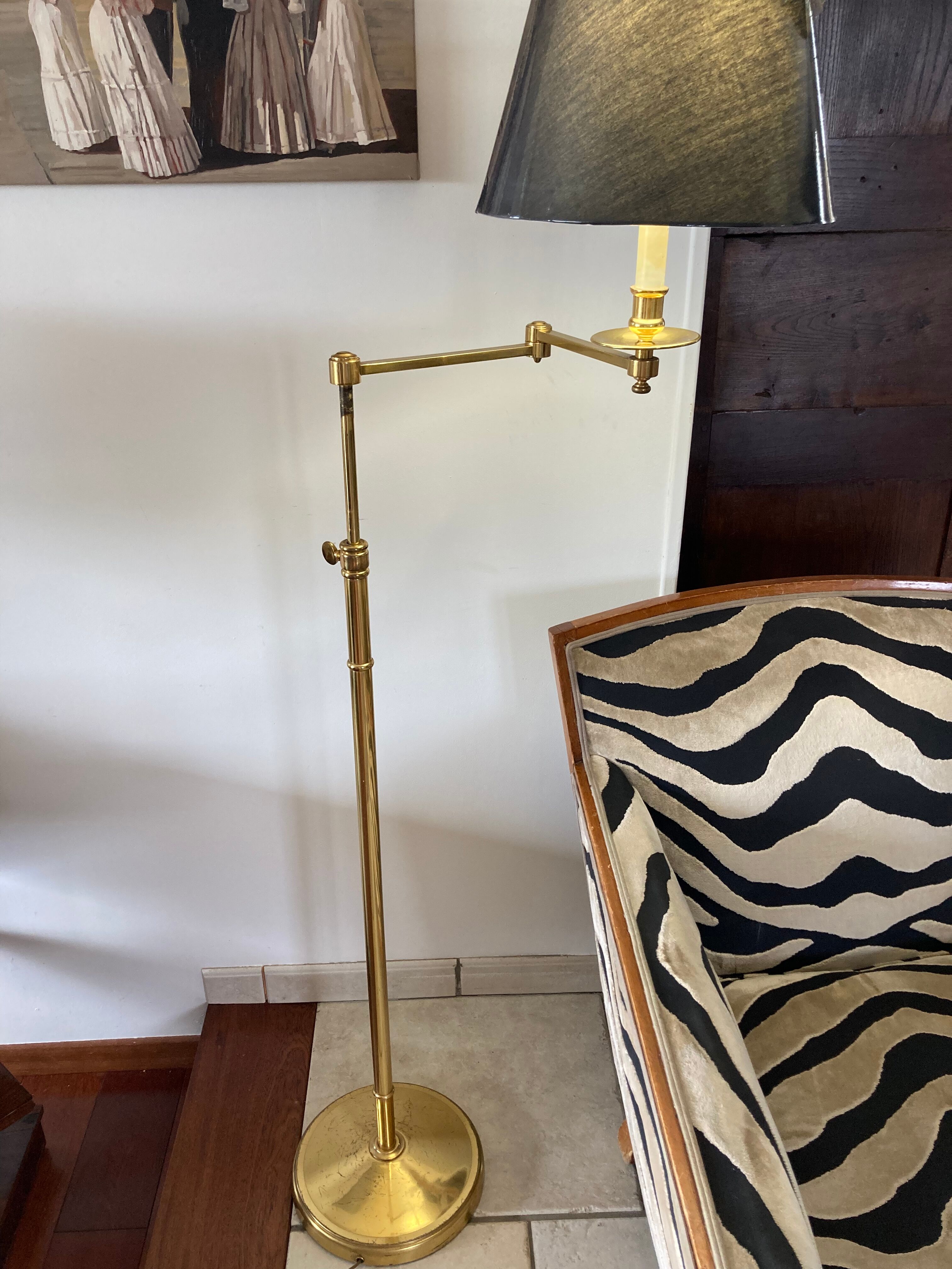 Floor lamp reader with articulated arm