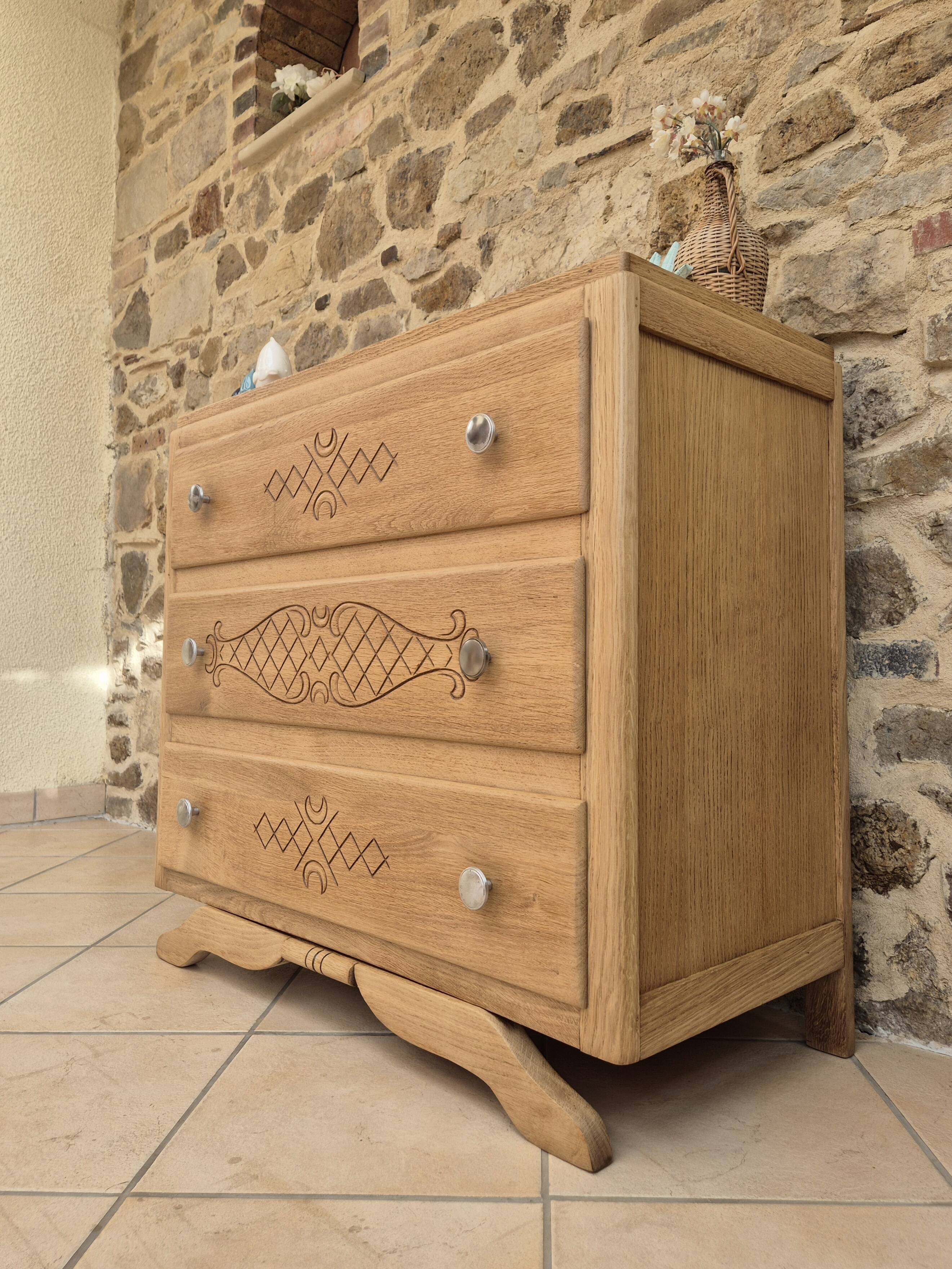 Art Deco chest of drawers