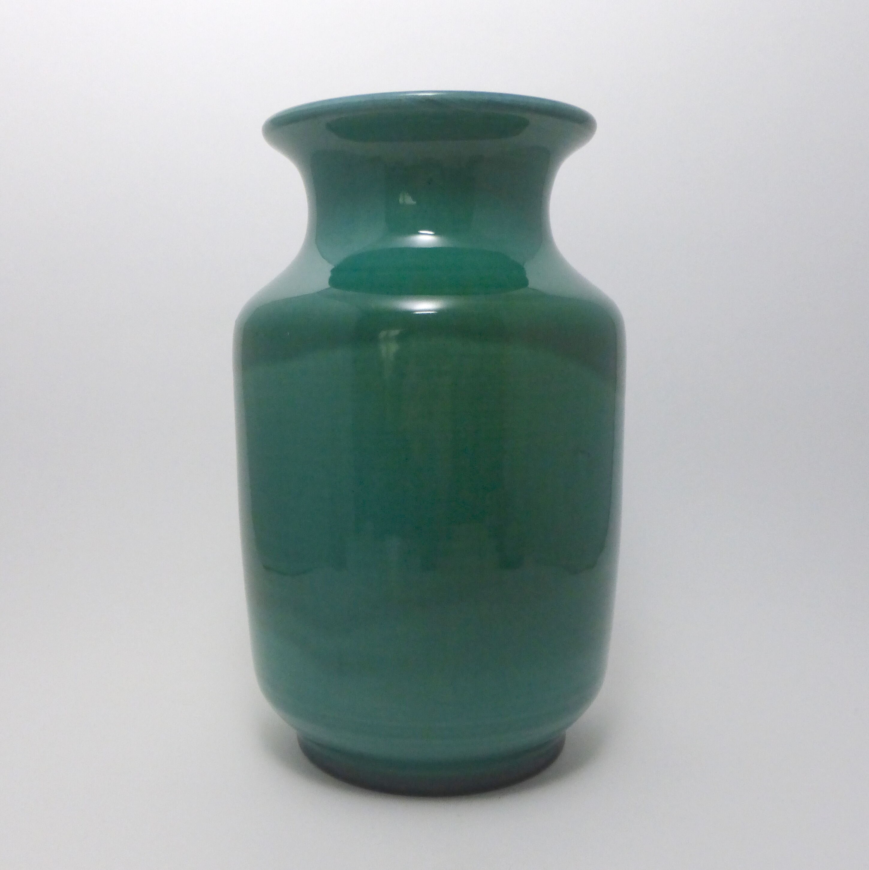 Green vase nuanced Accolay 1950-1960