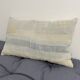 Coussin artisanal en toile ancienne style Kilim