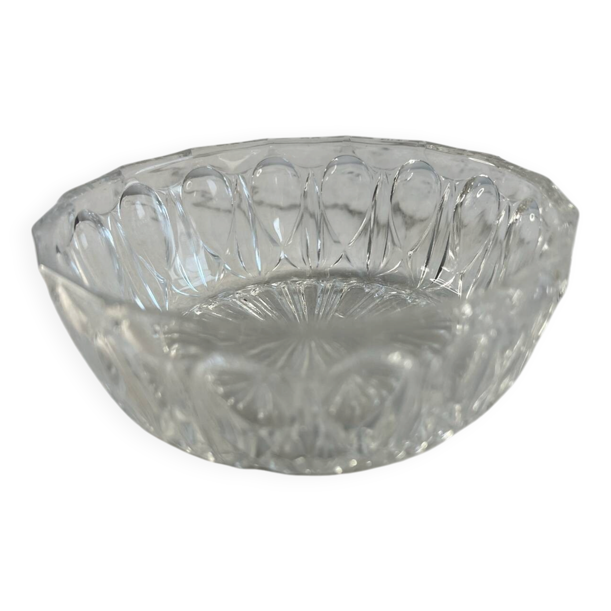 Cut glass bowl with oval pattern 11cm