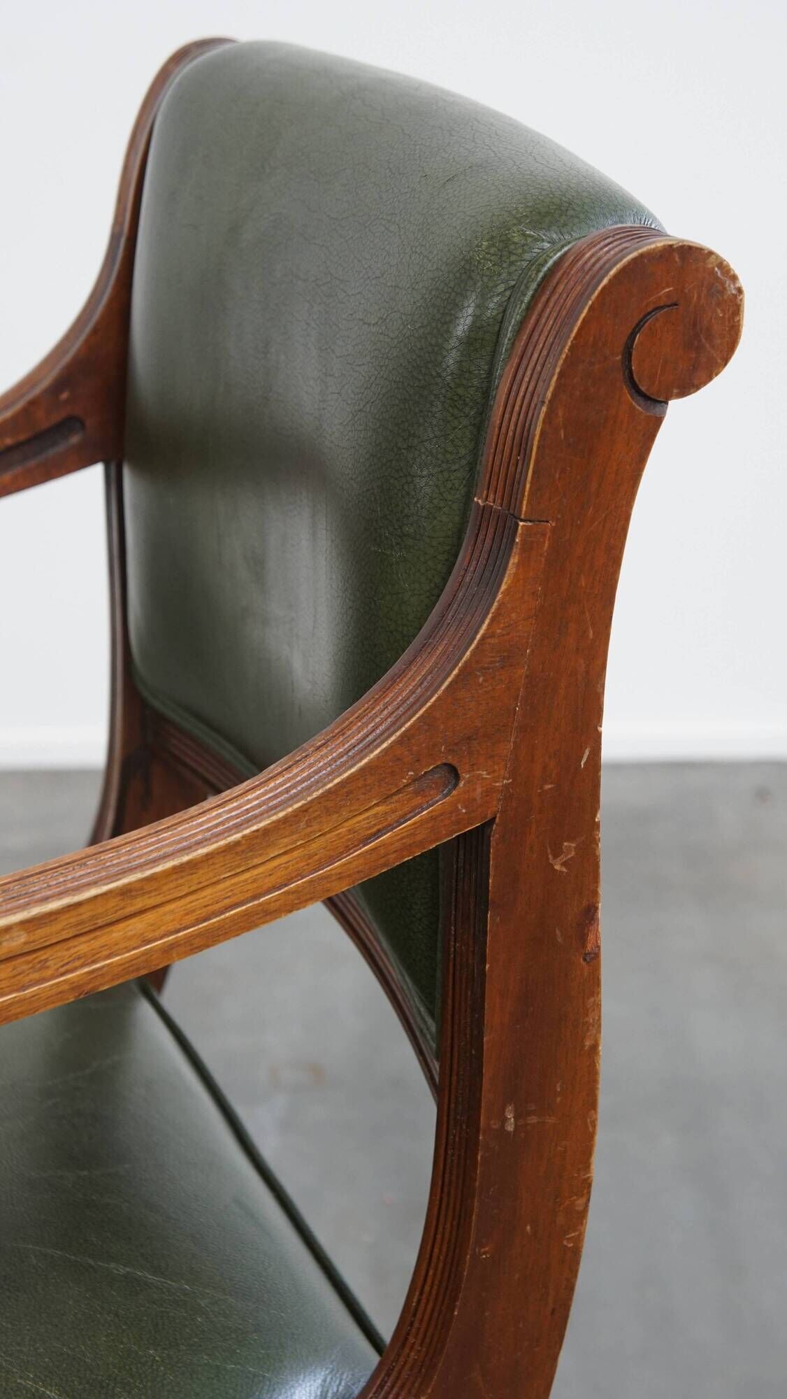 English-Style Office Chair in Cowhide Leather on Wheels Combined with Wood