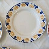Set of 8 Saint Amandinoise flat plates model 3529