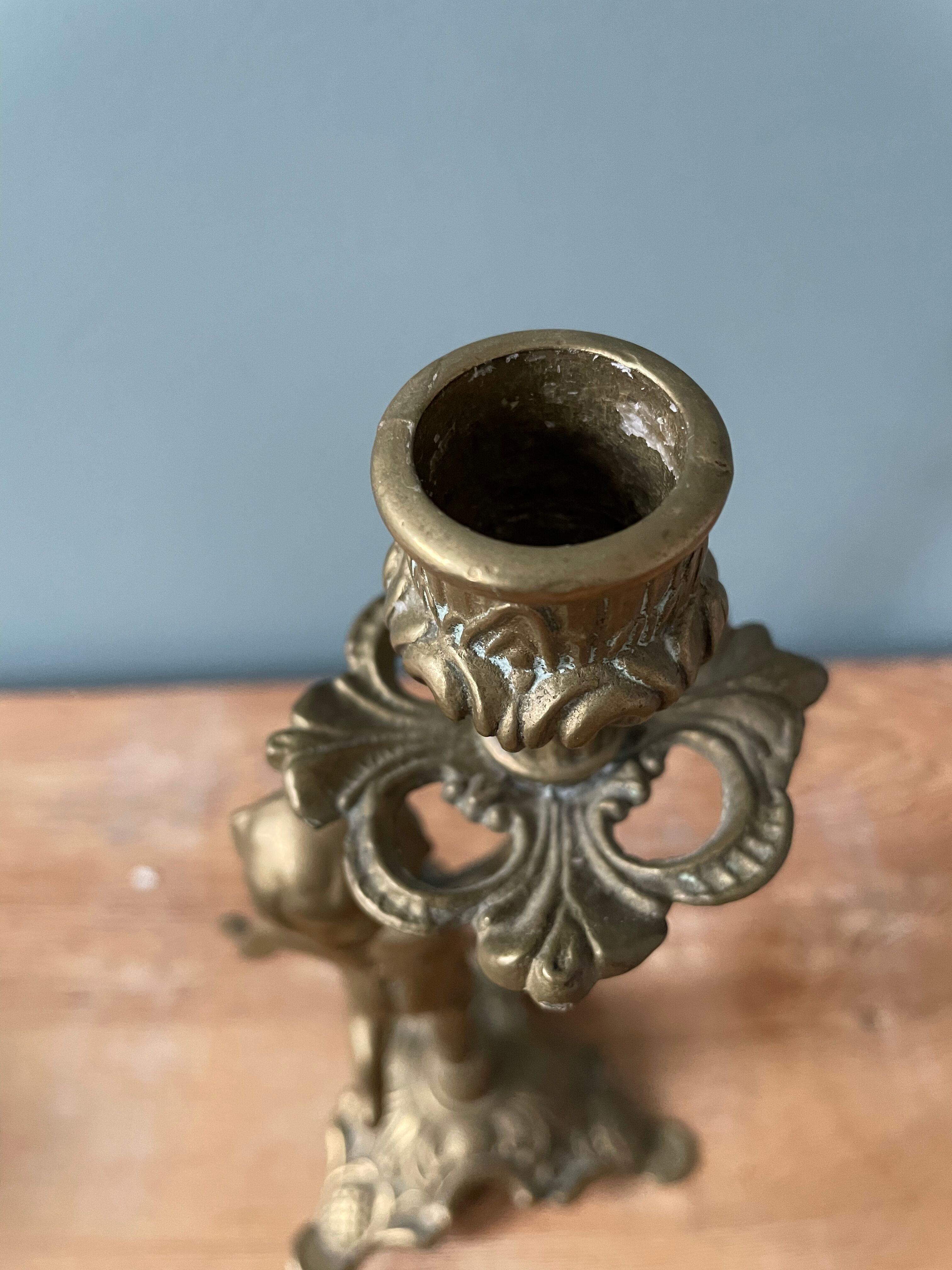 Old candlestick candlestick cherub in bronze