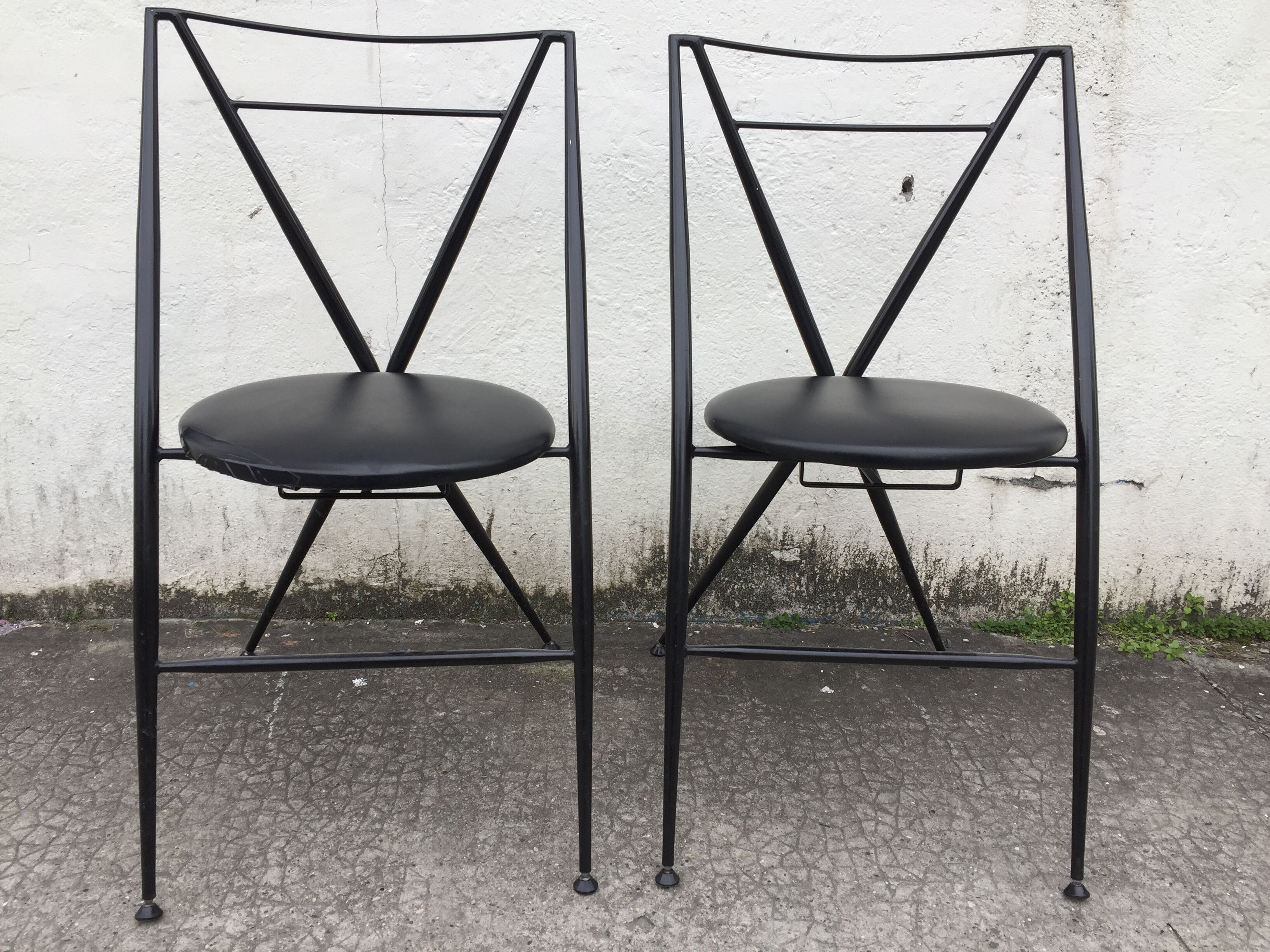 Folding chairs of the designer Hiroyuki Yamakado