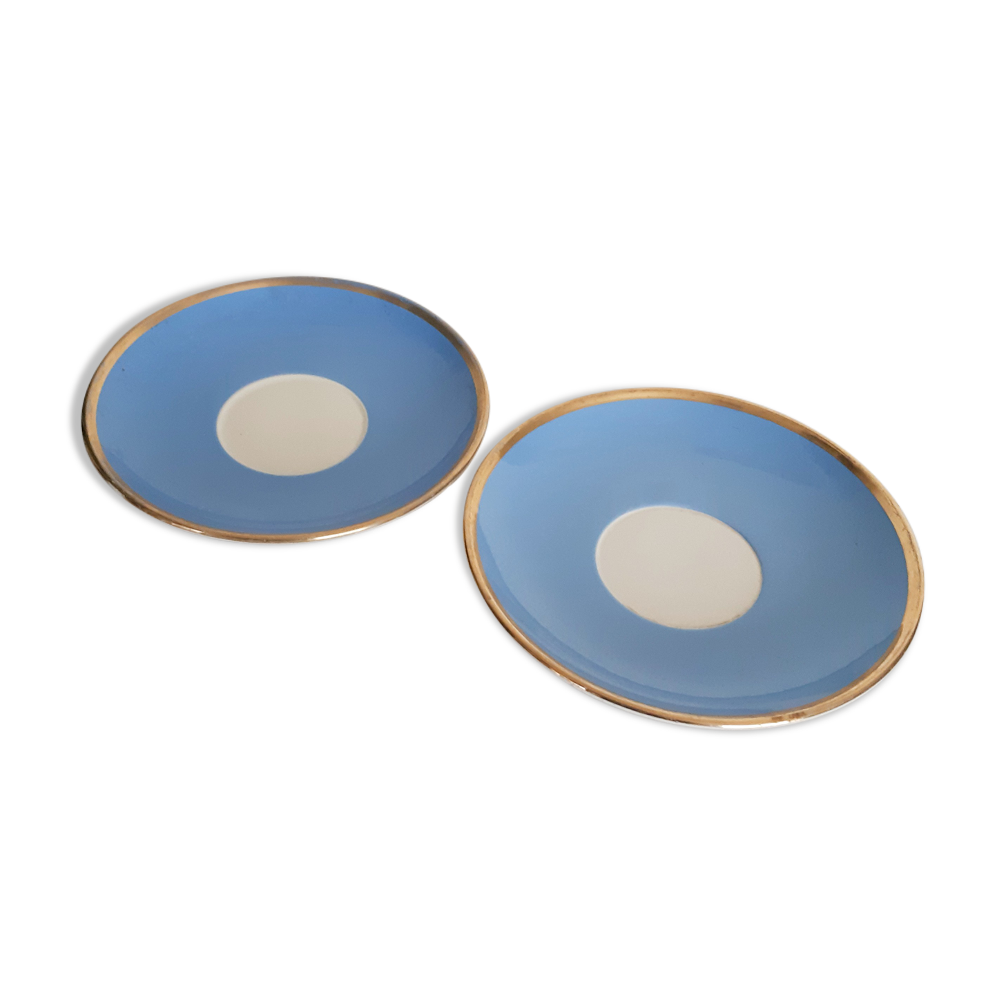 Under blue cups Villeroy and Boch