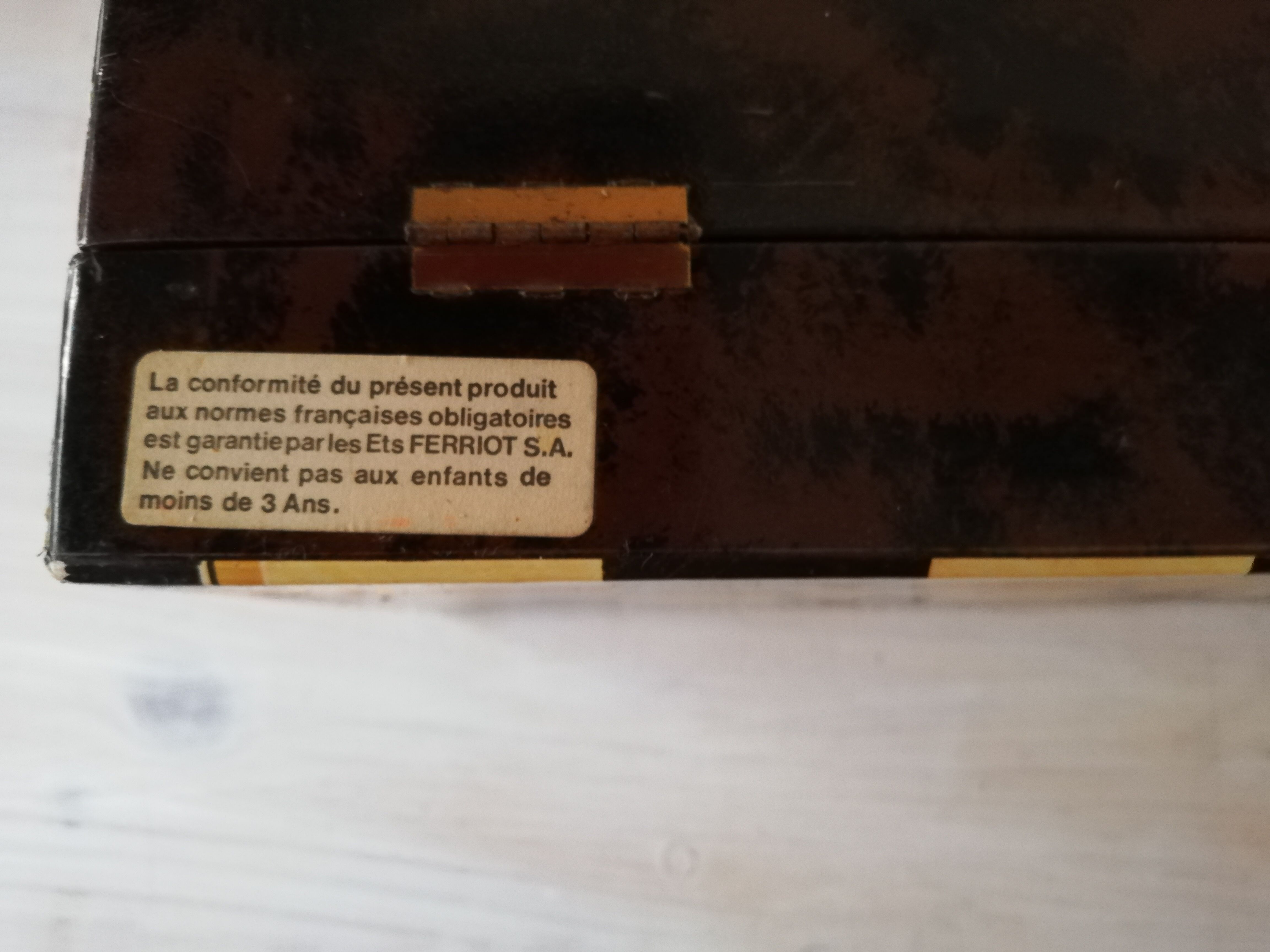 Ferriot portable chessboard