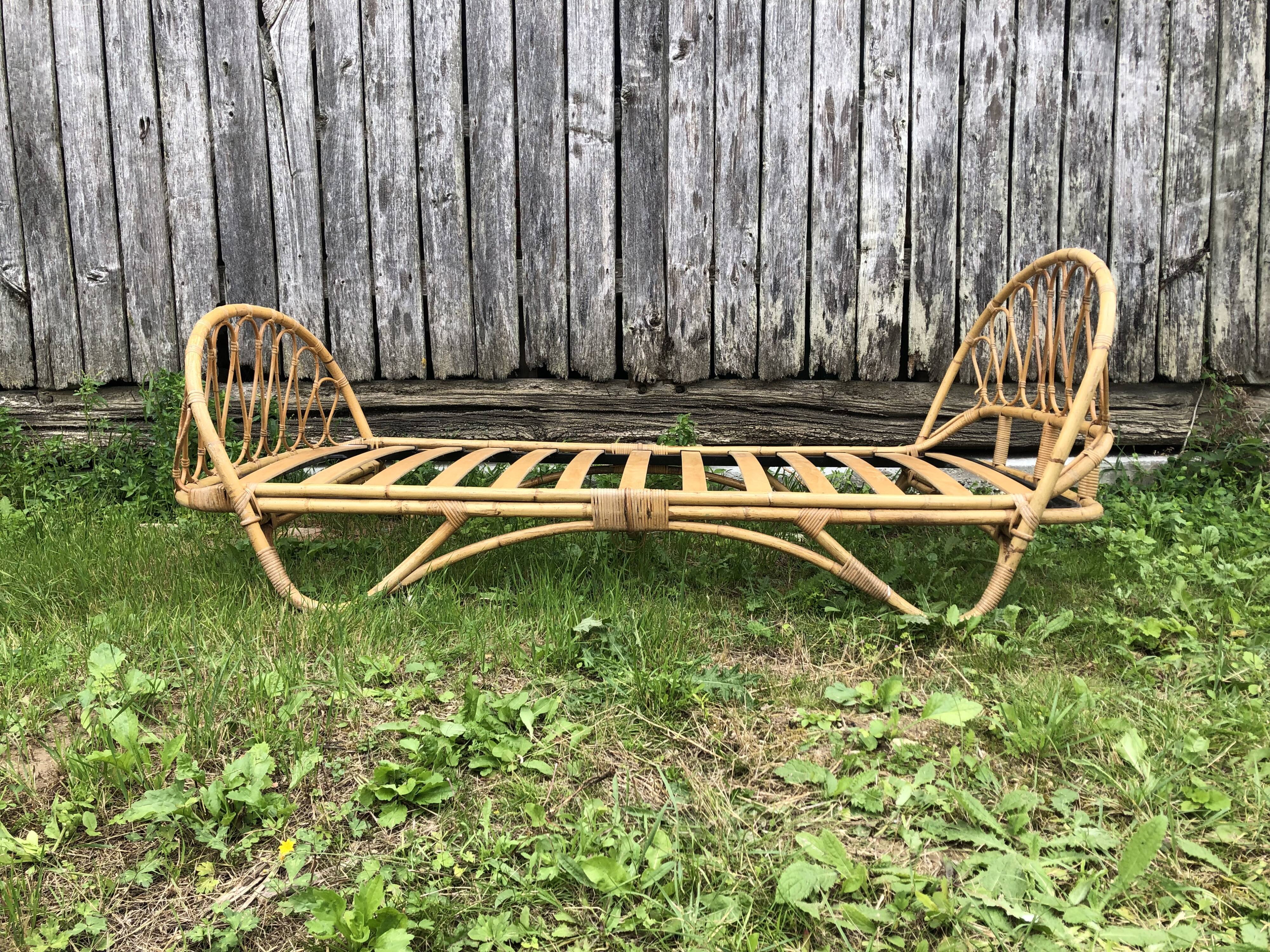 Old bed basket 1 person curved rattan 60s vintage