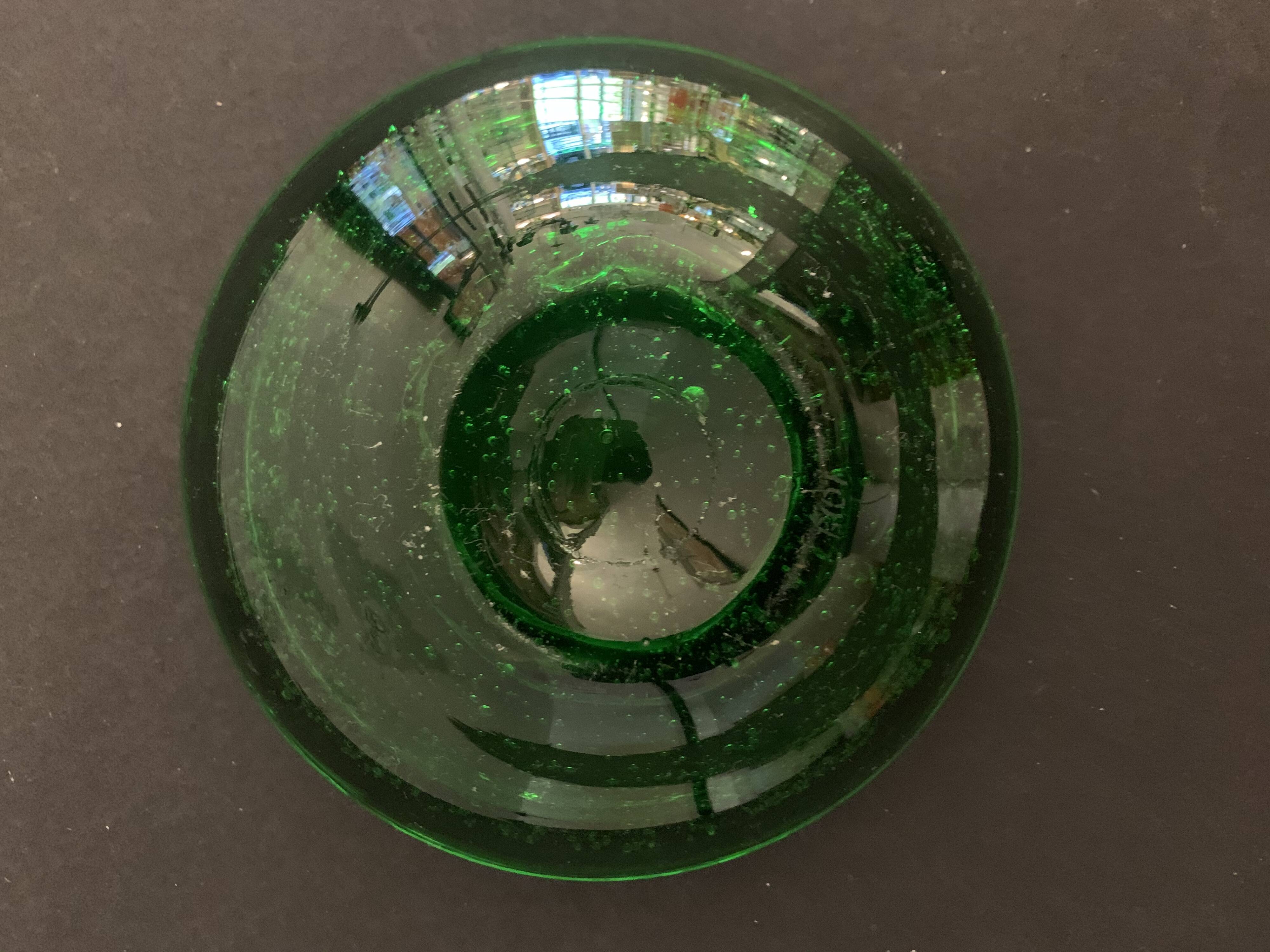 Cendrier Biot en verre vert avec pilon écrase cigares 1960