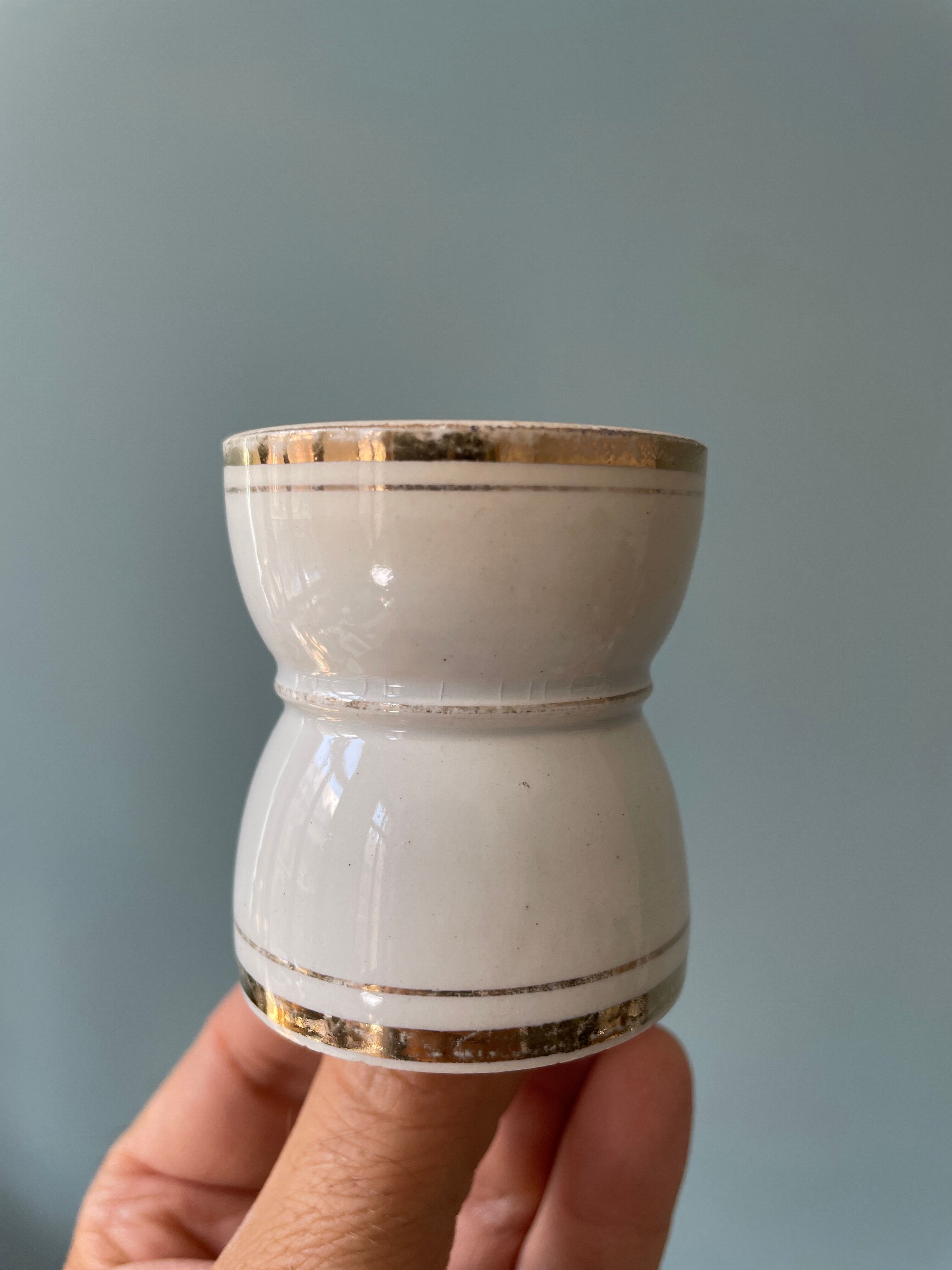 Lot de 16 coquetiers diabolo en porcelaine blanche