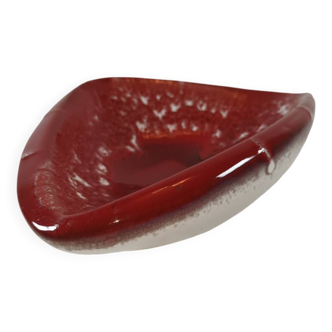 Red ceramic empty pocket