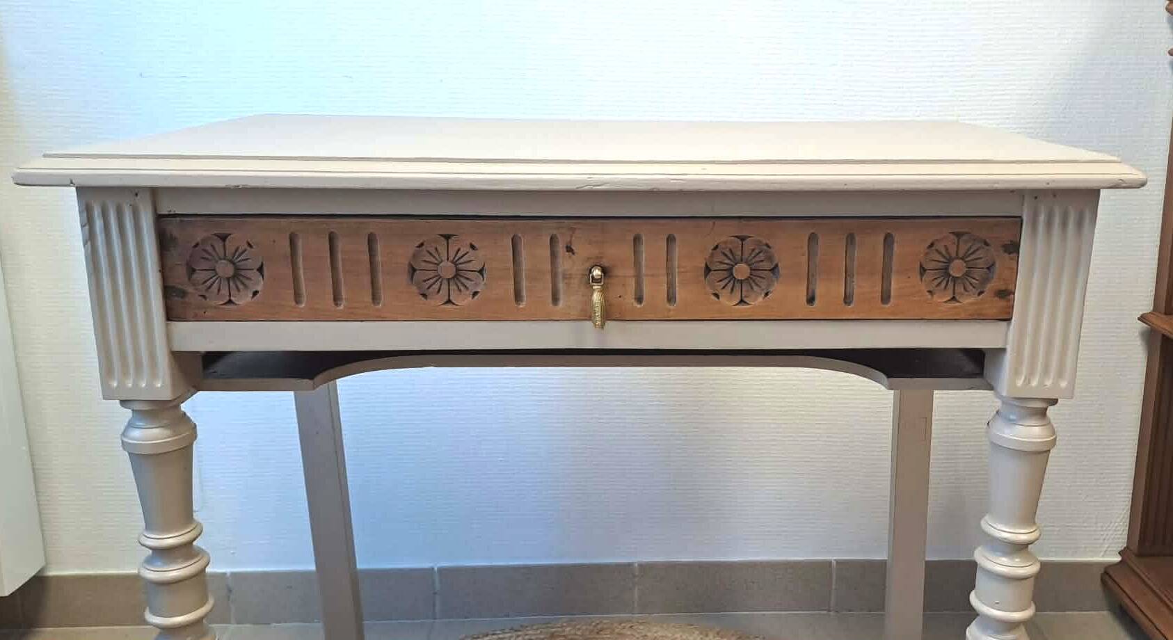 Desk table