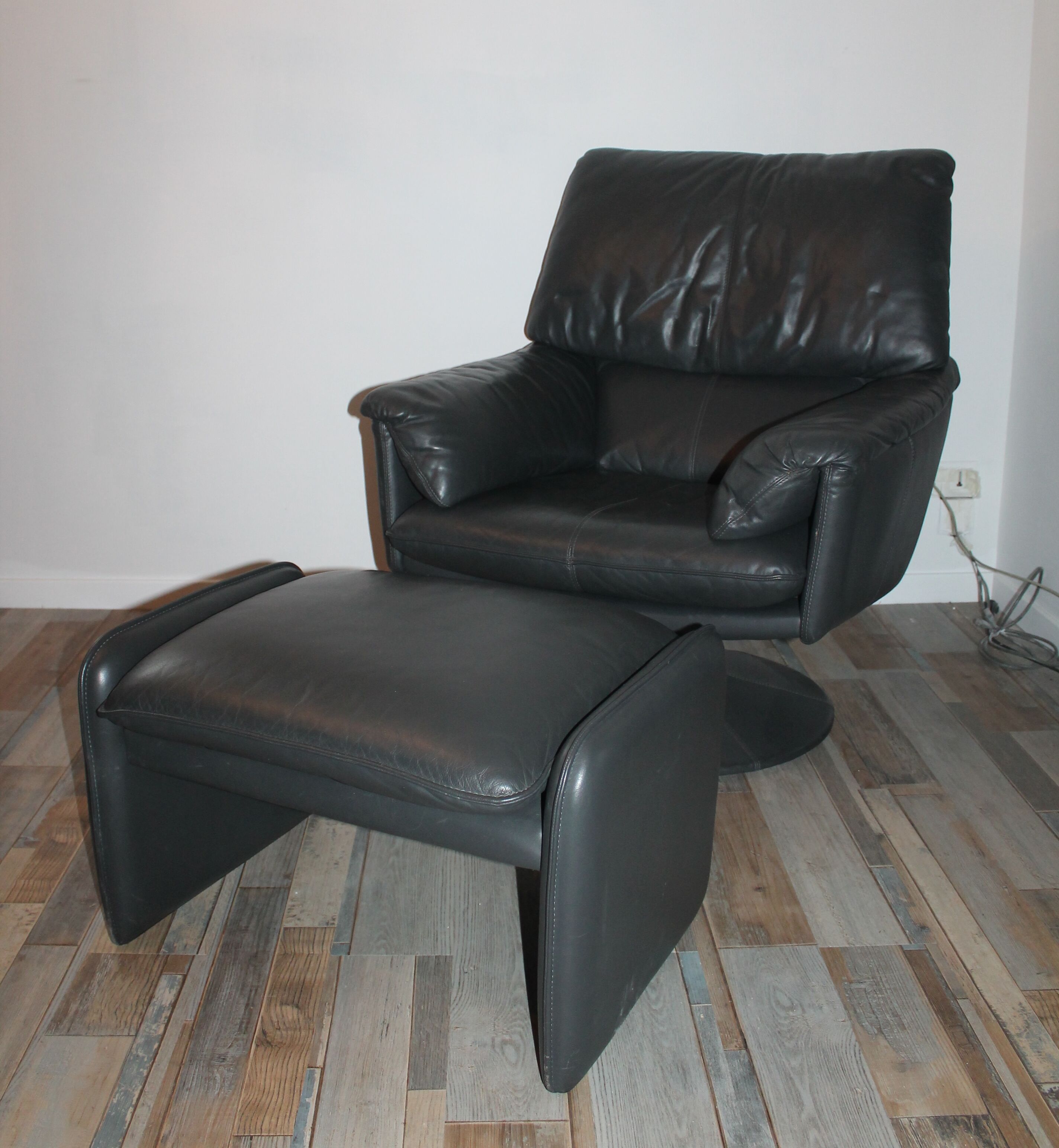 Fauteuil et ottoman cuir Leolux par Axel van Enthoven