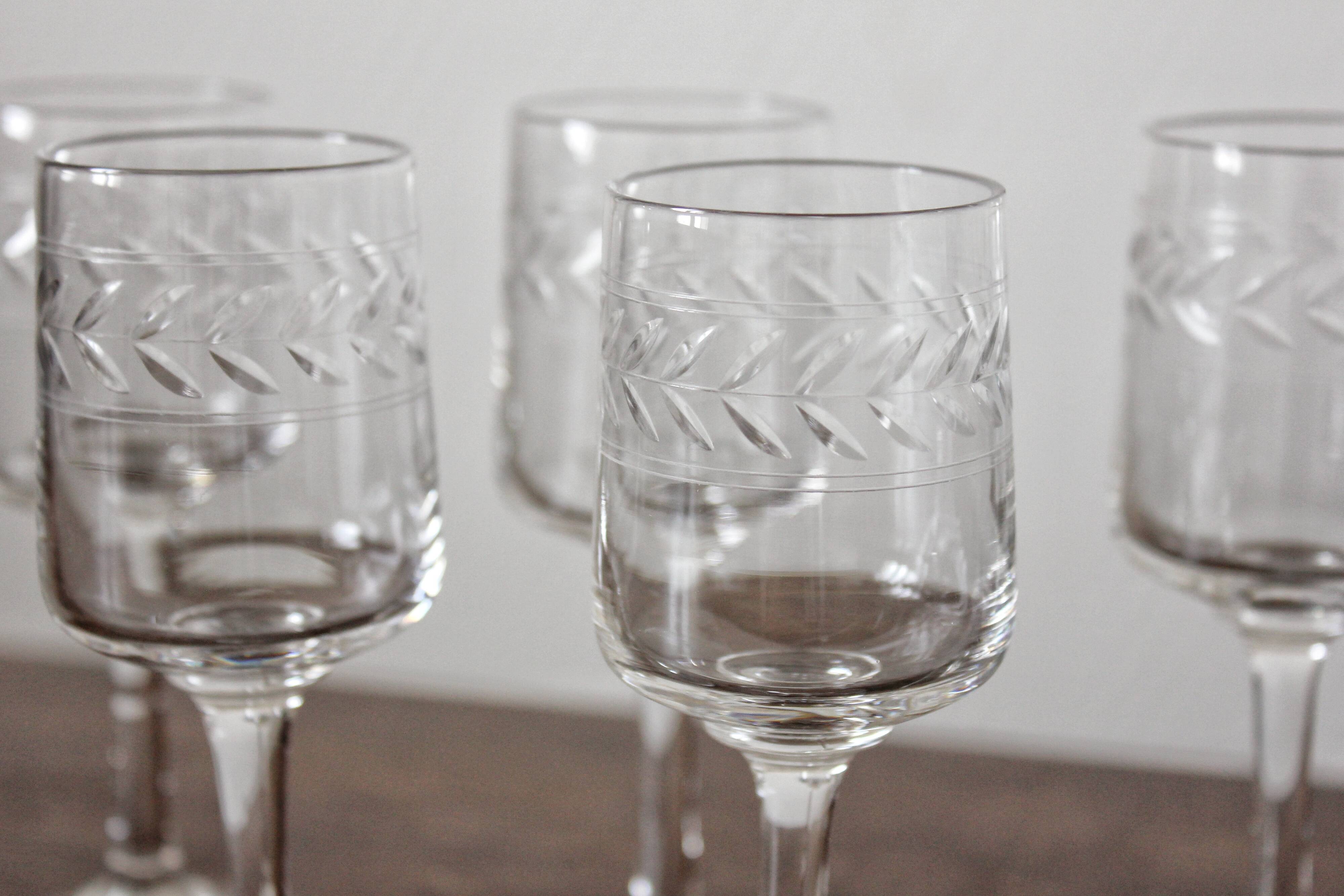 5 stemmed liqueur glasses in engraved crystal with a laurel leaf frieze