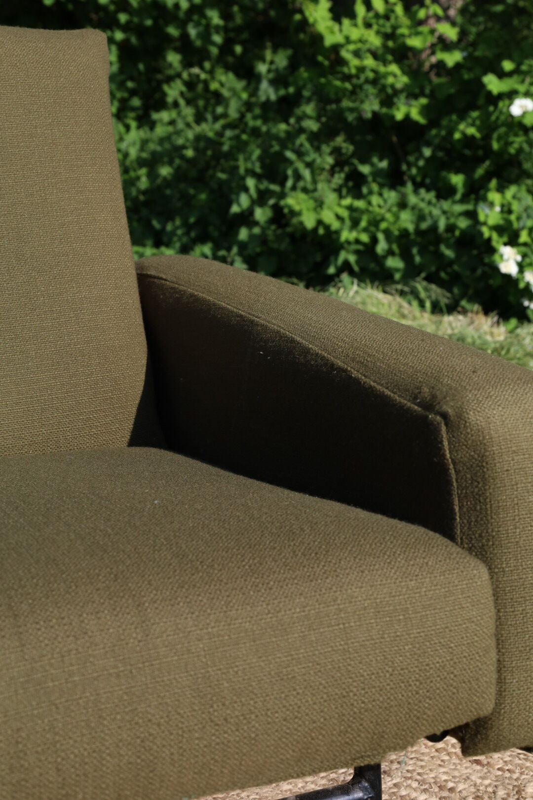 Fauteuil G10 designé par Pierre Guariche pour Airborne