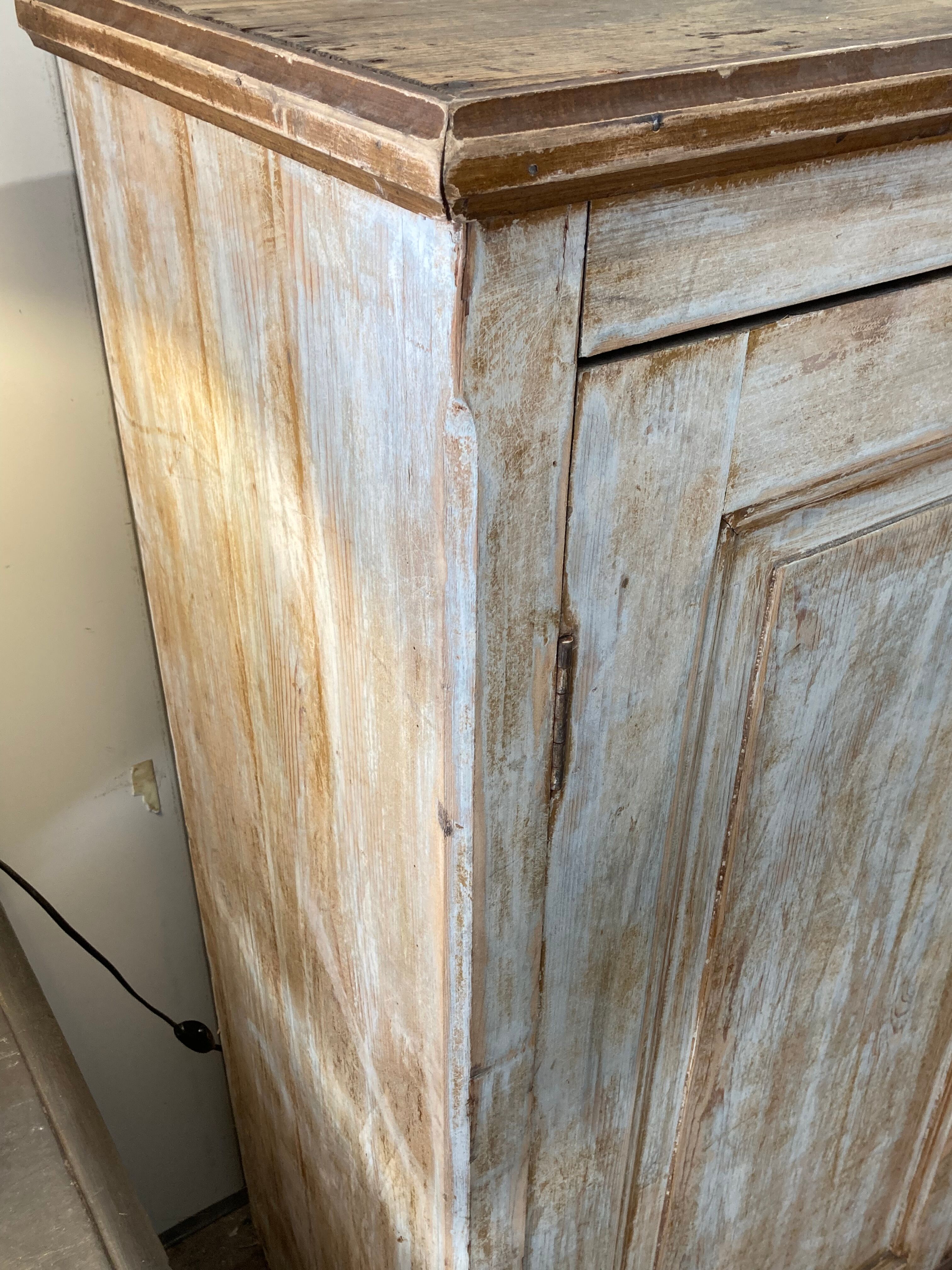 Trade furniture 2 doors patinated