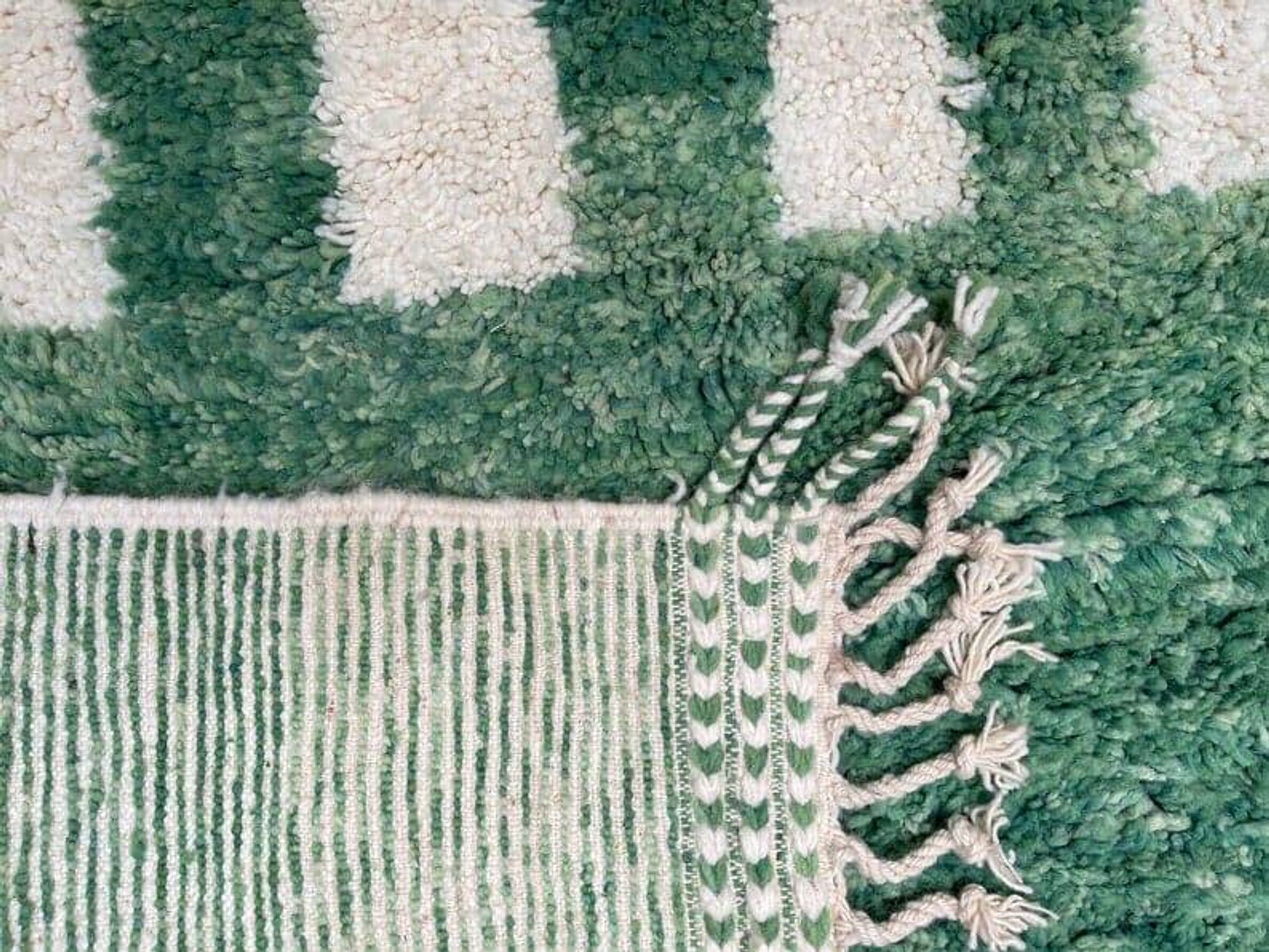 Handmade pure wool rug, size 150 x 250 cm.