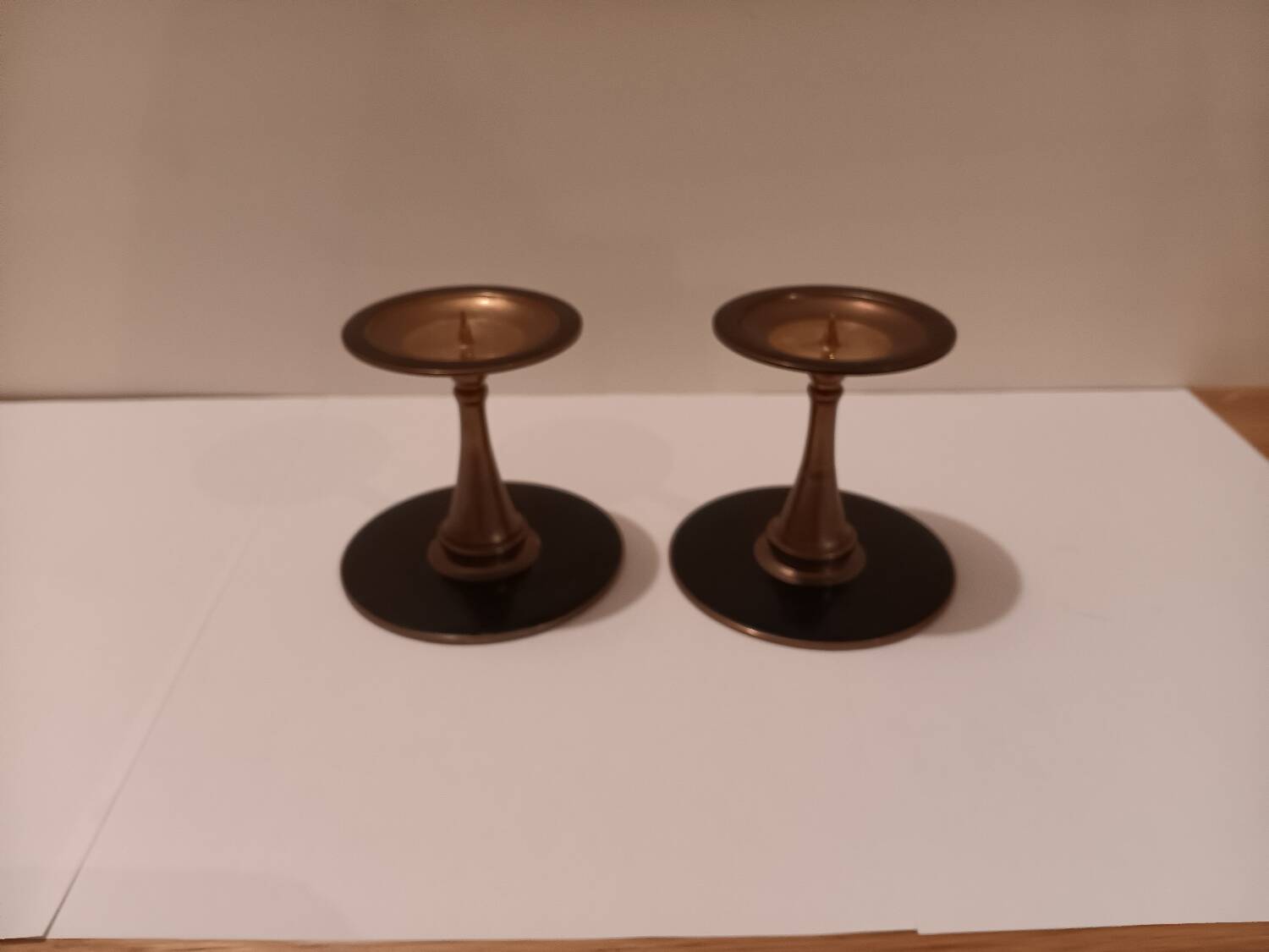 Paire bougeoirs noir laiton