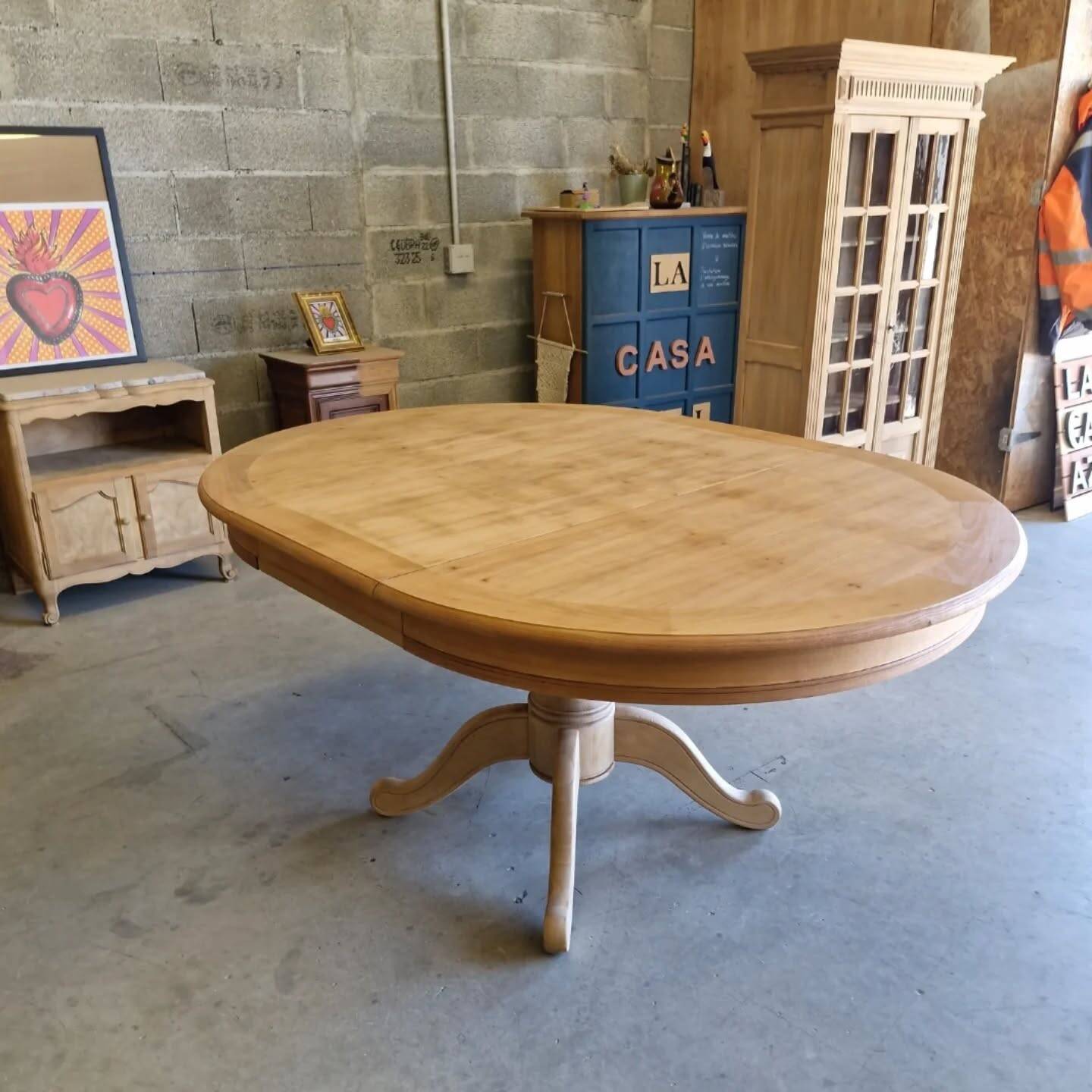 Round cherry table with 2 extensions.